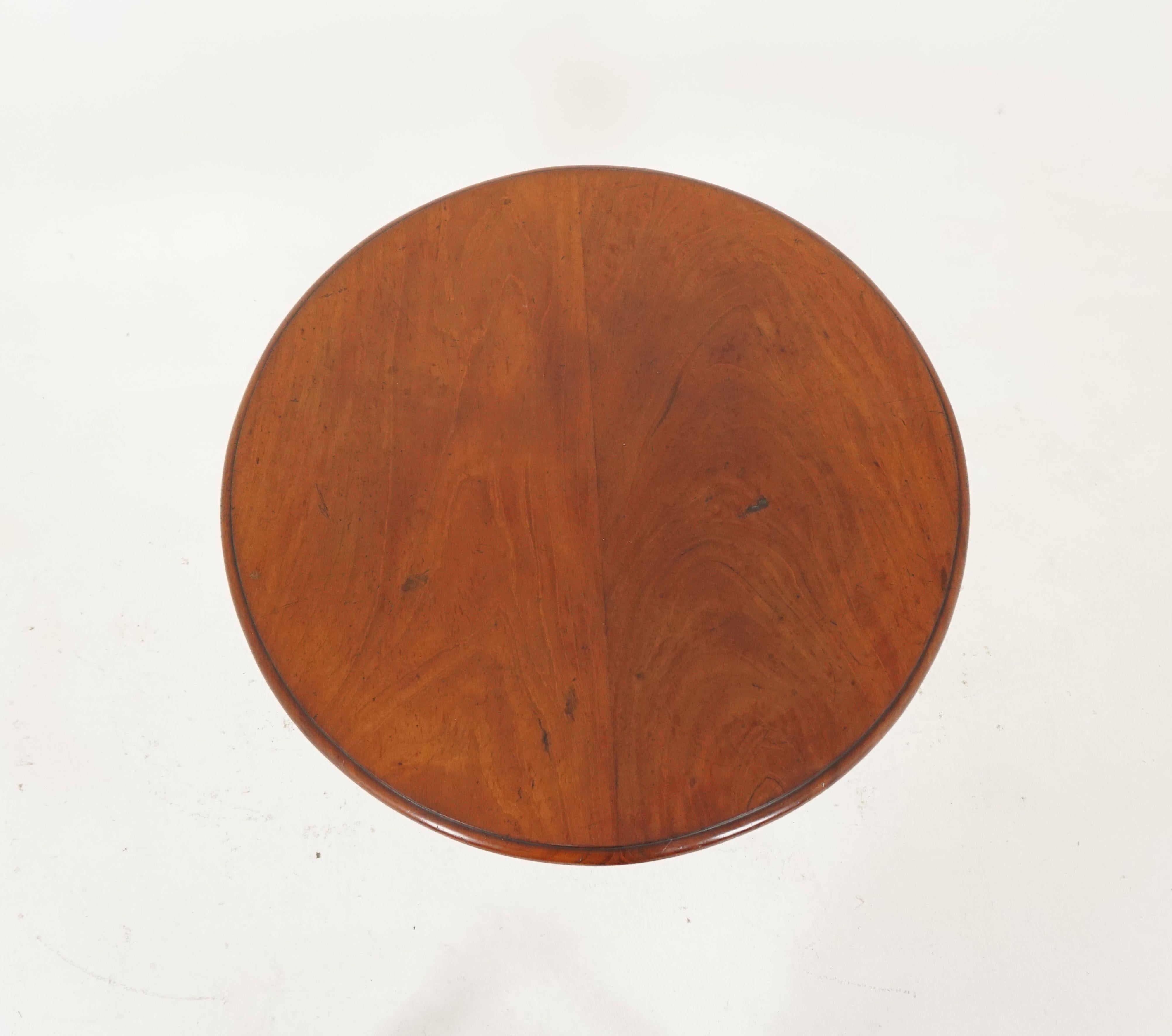 Antique Tilt-Top Table, Victorian Walnut Breakfast Table, Scotland 1880, B1915 In Good Condition In Vancouver, BC