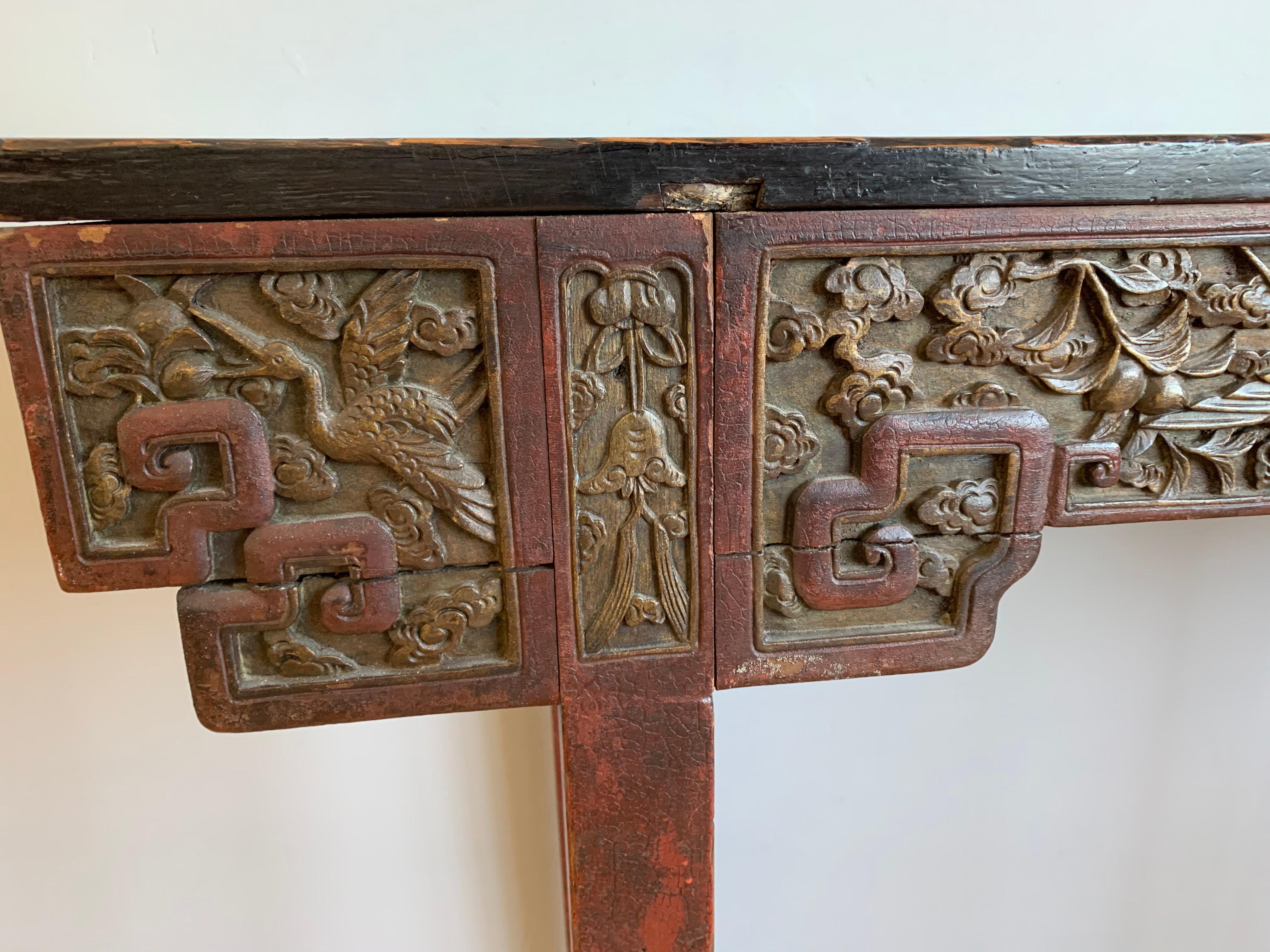 Antique Timeless Design Chinese Altar Table with Meaningful Crane Bird Carvings  In Good Condition In Lisse, NL