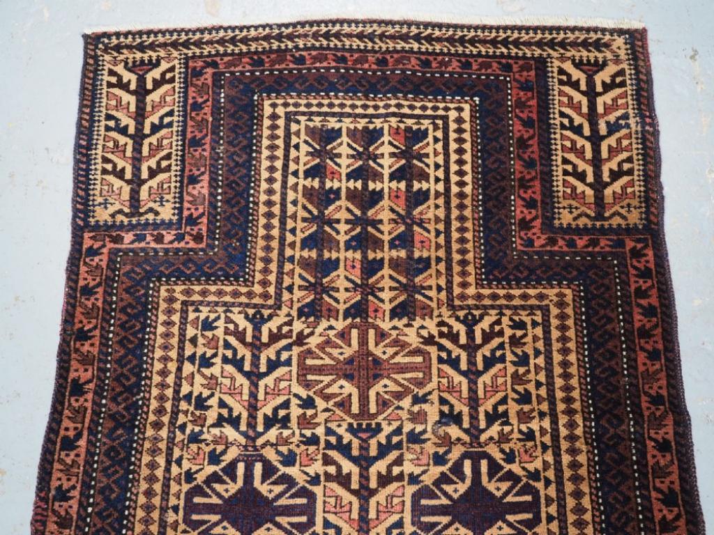 Antiker Timuri Baluch-Gebetteppich, Kamelgrund, um 1880 (Turkmenisch) im Angebot