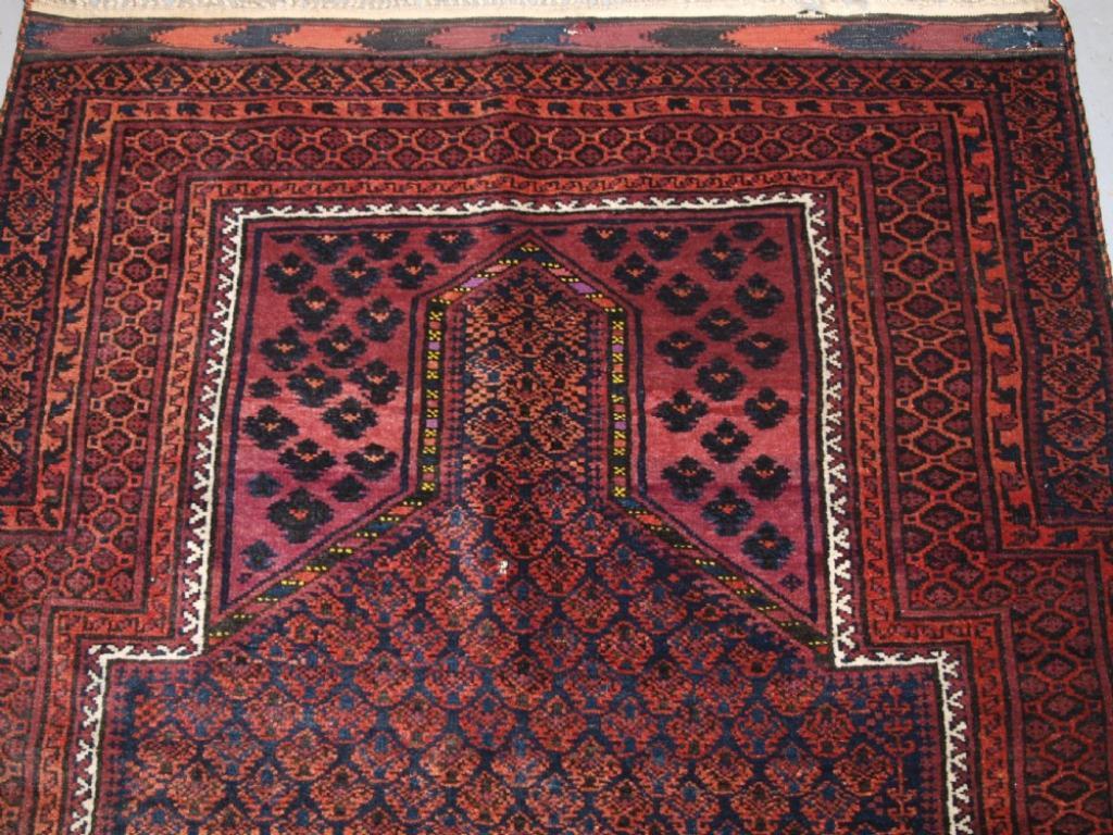 Ancien tapis de prière Timuri Baluch avec motif Dokhtar-E-Qazi, vers 1900/20 Bon état - En vente à Moreton-In-Marsh, GB