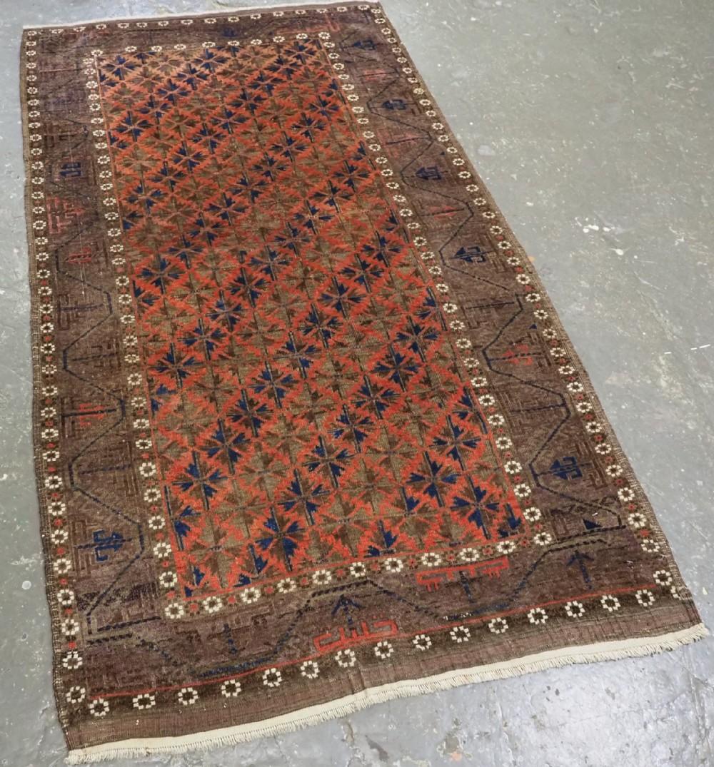 Ancien tapis afghan Timuri Baluch de l'ouest de l'Afghanistan à motif de feuilles de saule
Circa 1880

Un bon tapis Timuri Baluch de l'ouest de l'Afghanistan, avec un motif de feuilles de saule répétées en couleurs alternées, donnant un motif de