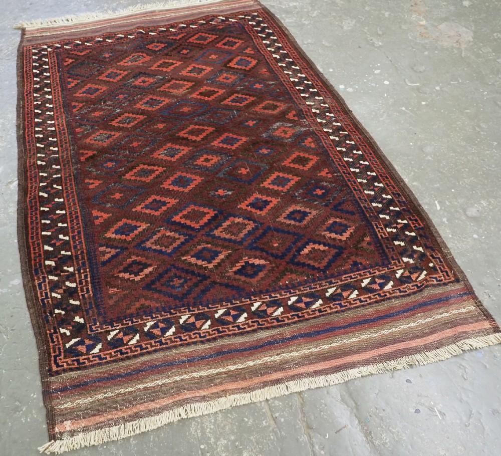 Antiker Timuri- oder Belutschen-Teppich aus dem Grenzgebiet zwischen West-Afghanistan und Ost-Persien, wahrscheinlich vom Stamm der Timuri
CIRCA 1880

Ein hervorragender und seltener Teppich mit einem sich wiederholenden Rautenmuster auf einem