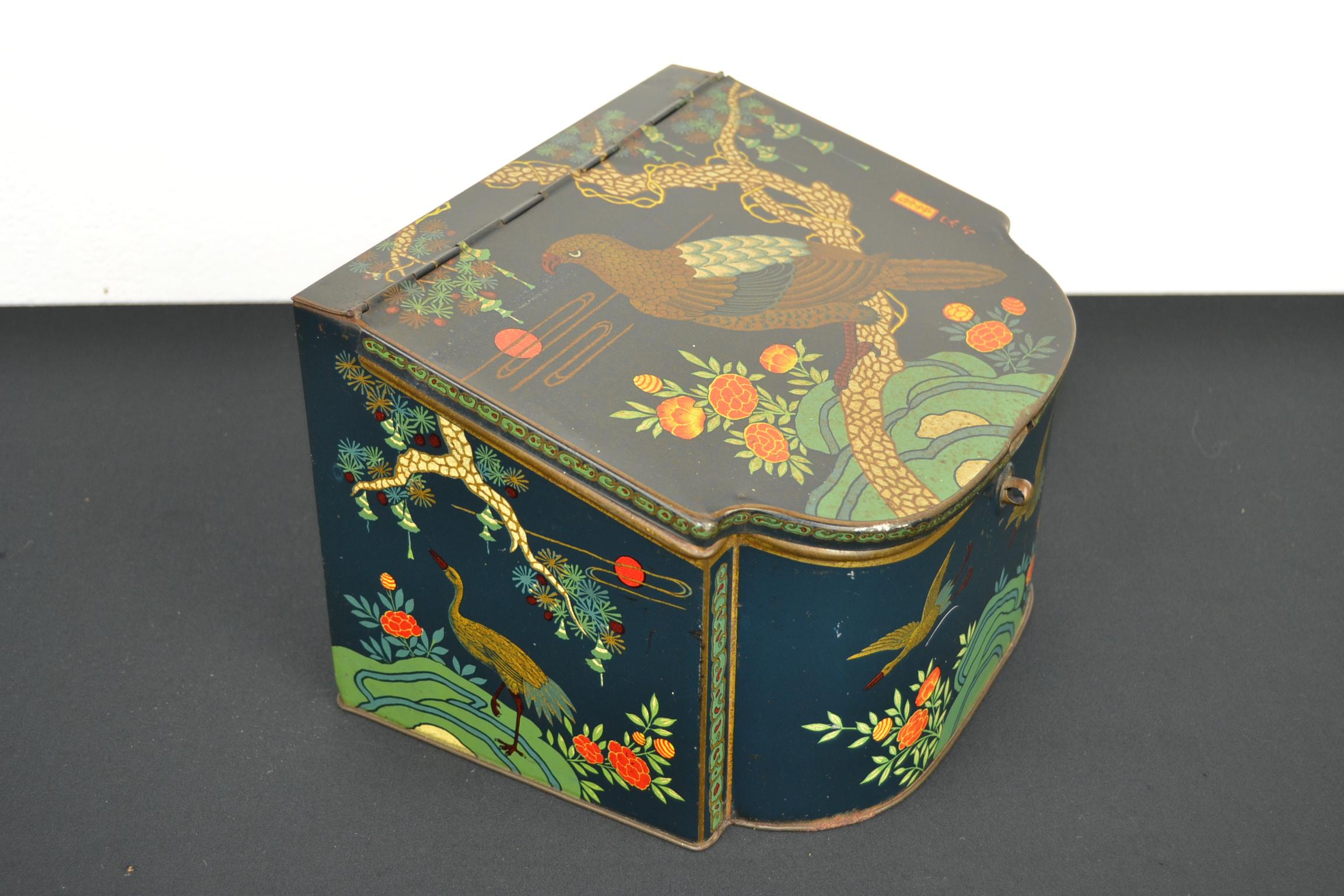 Antique Tin with Asian Birds, 1920s, The Netherlands 12