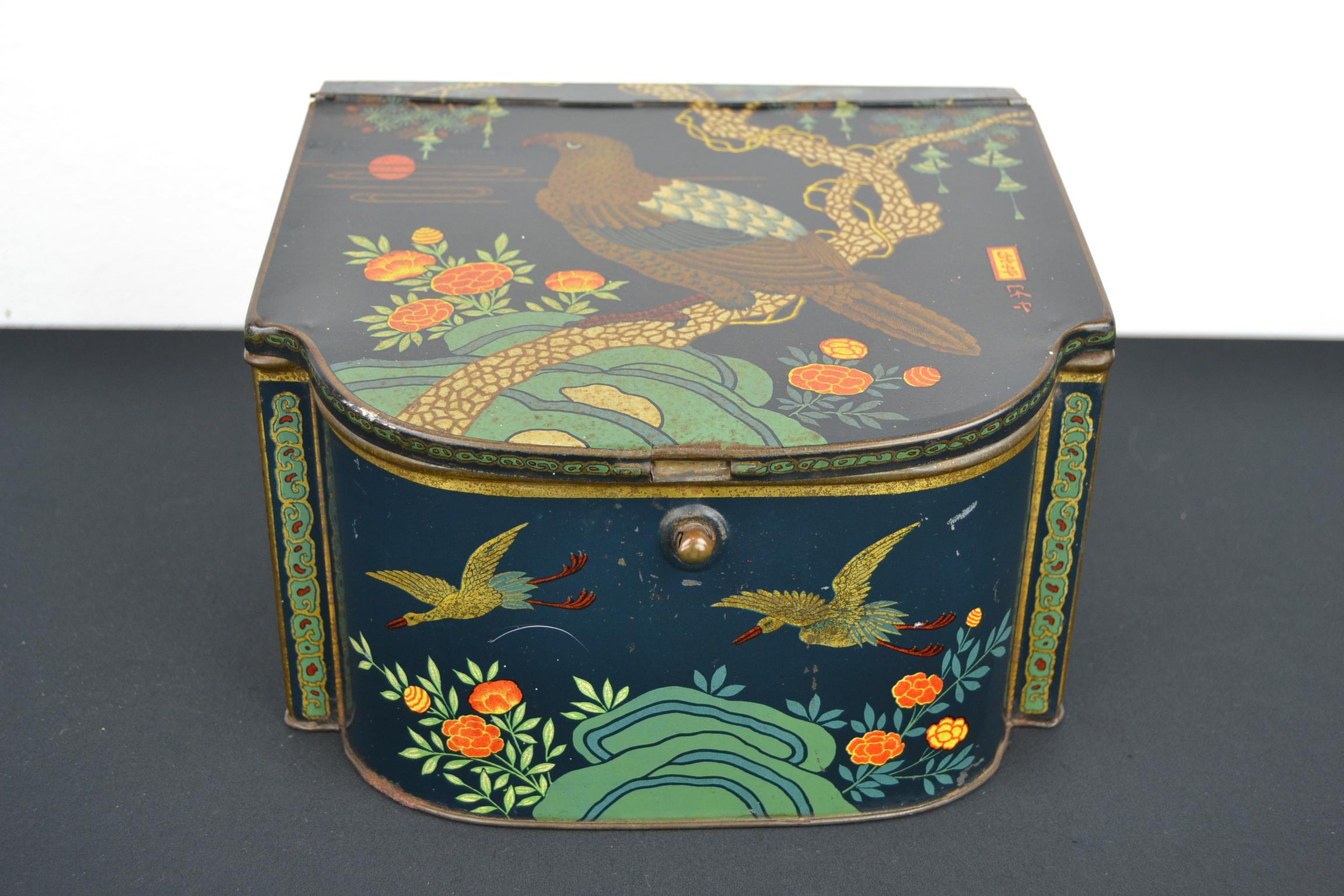 Antique Tin with Asian Birds, 1920s, The Netherlands 2
