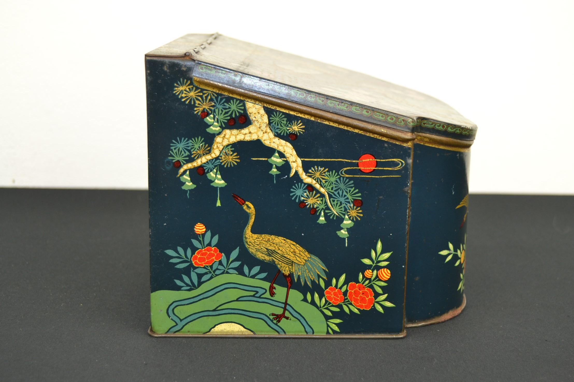 Antique Tin with Asian Birds, 1920s, The Netherlands 3