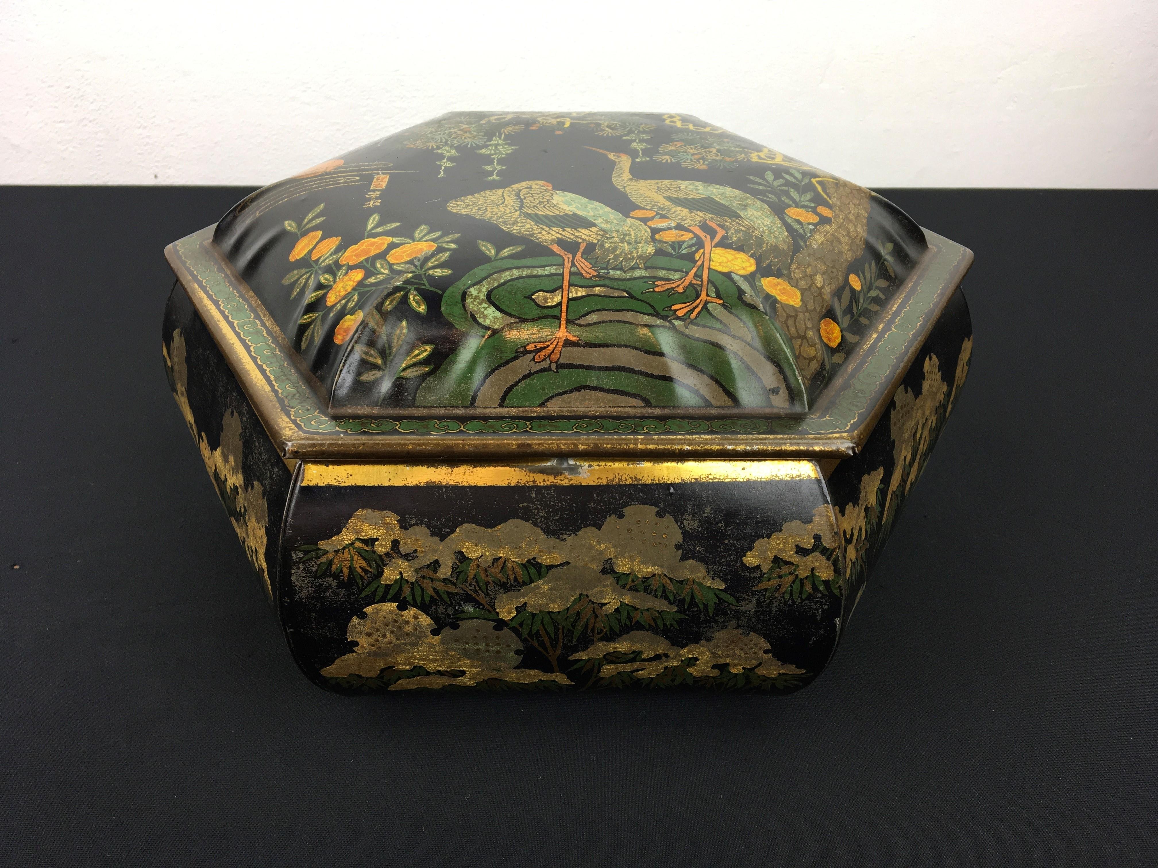 Antique Tin with Cranes Asian Style, Early 20th Century In Good Condition In Antwerp, BE