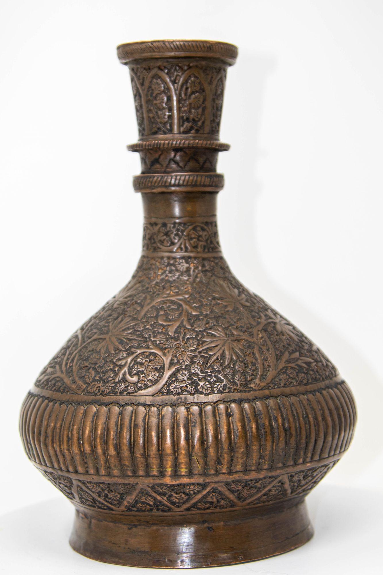 Antiguo jarrón islámico indo-persa de cobre estañado Siglo XIX en Bueno estado para la venta en North Hollywood, CA