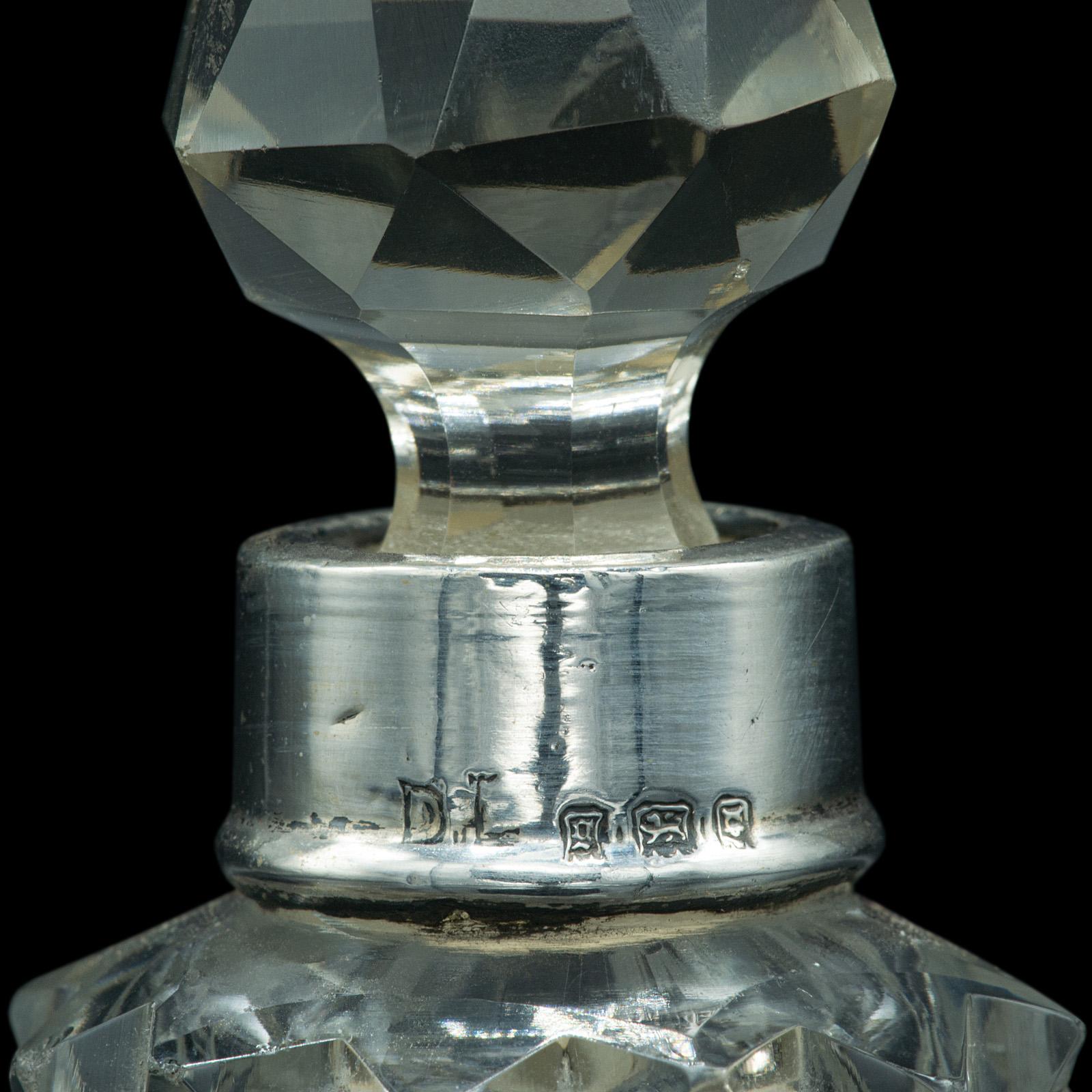 Carafe à décanter antique Tipple, anglaise, verre, argent, petit récipient en forme de spirituel, poinçonnée en vente 4