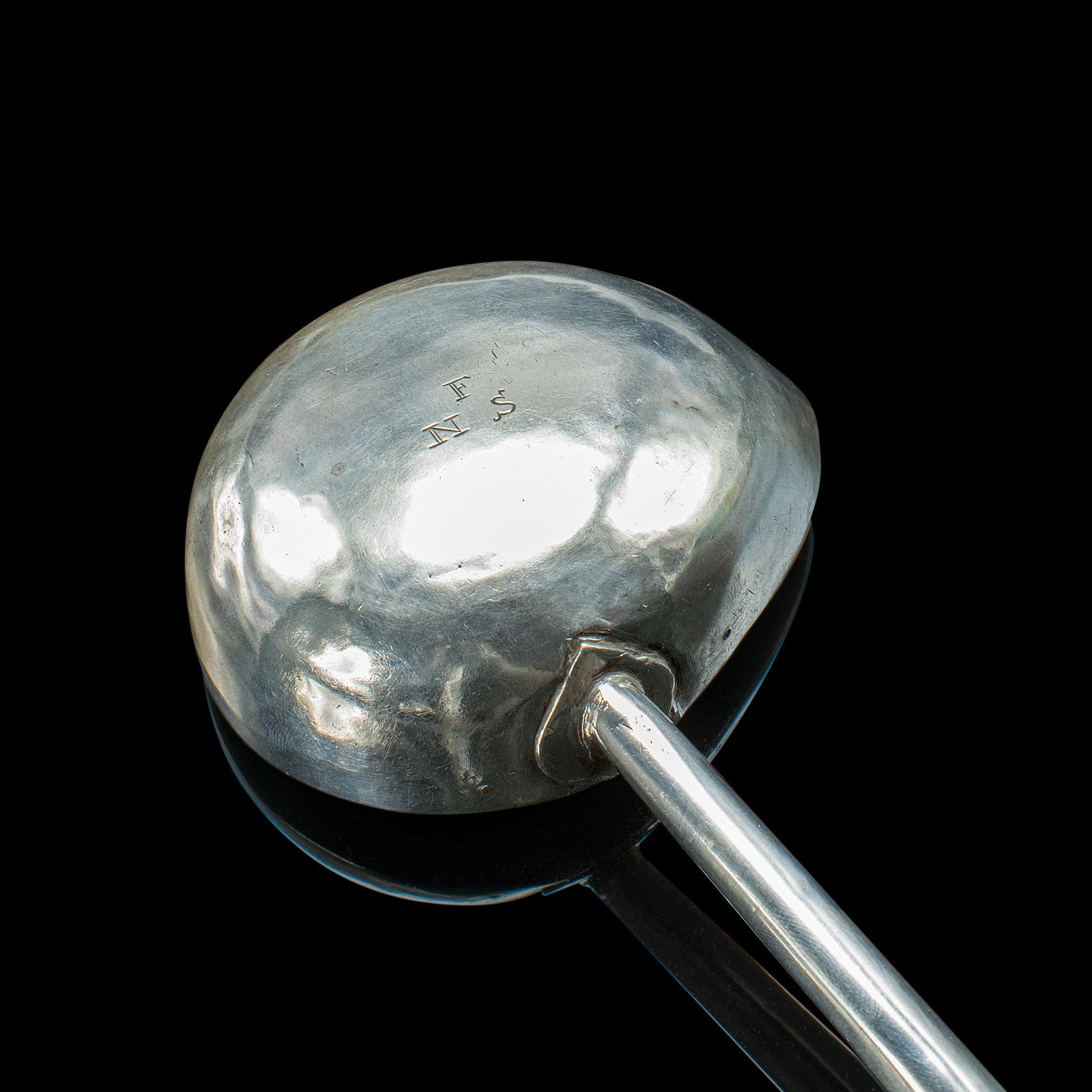 Début du XIXe siècle Louche de service ancienne anglaise, argentée, poinçonnée, géorgienne en vente