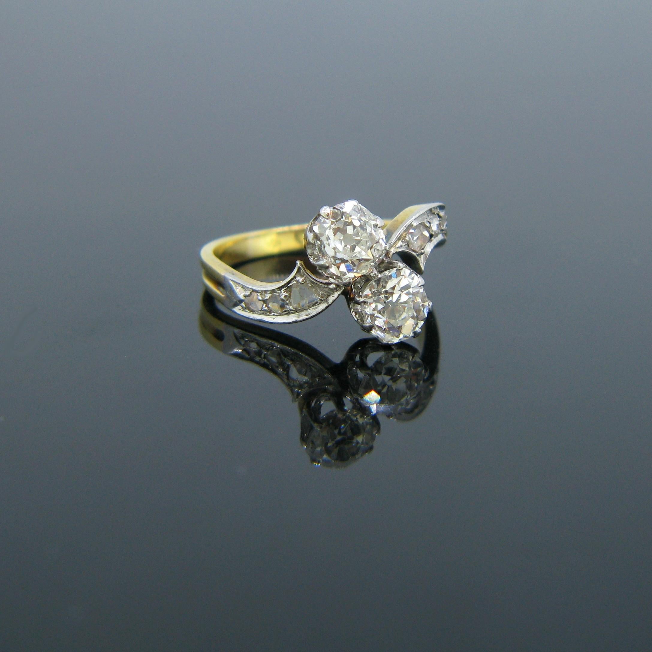 Edwardian Antique Toi et Moi Crossover Old Mine Diamonds Yellow Gold Platinum Ring