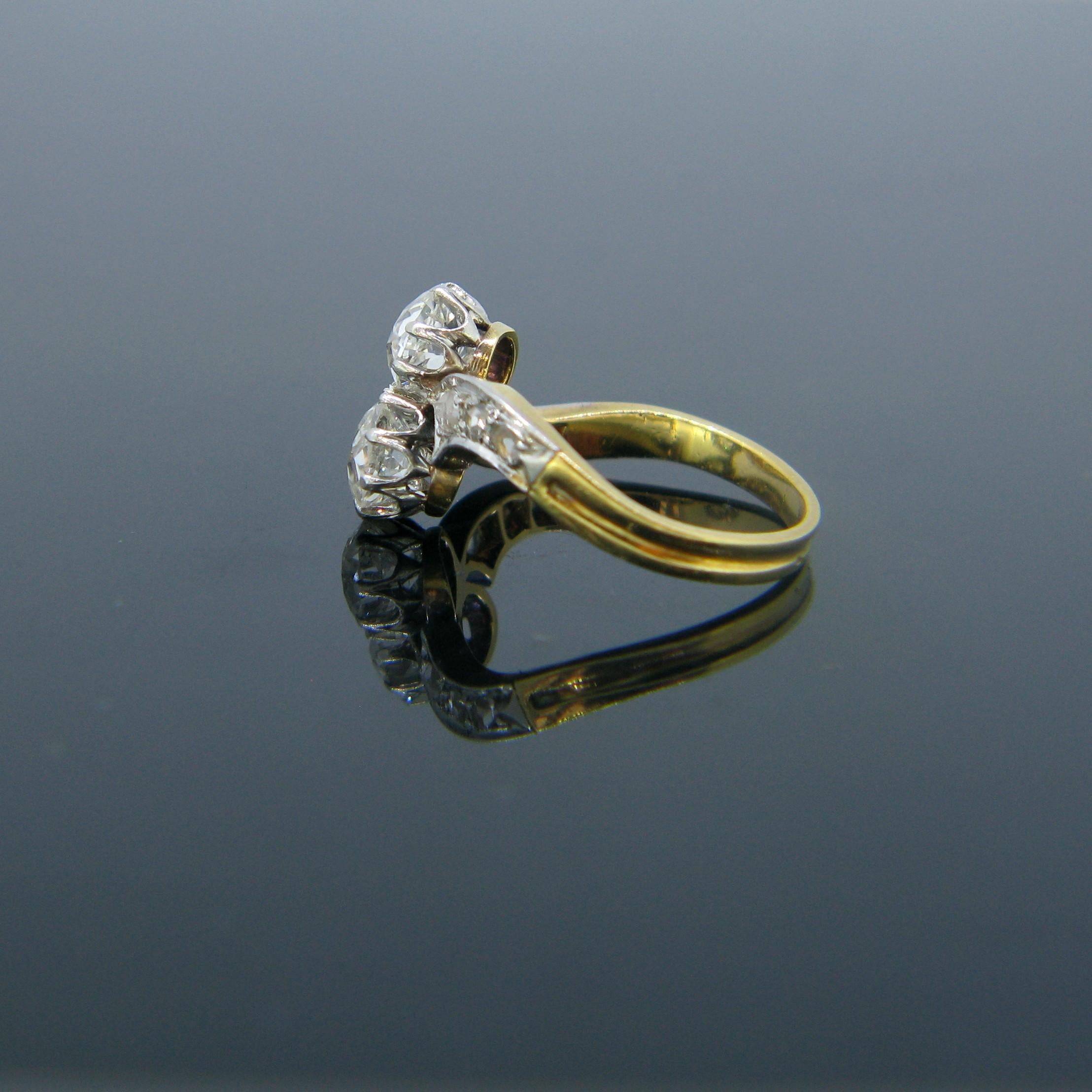 Women's or Men's Antique Toi et Moi Crossover Old Mine Diamonds Yellow Gold Platinum Ring