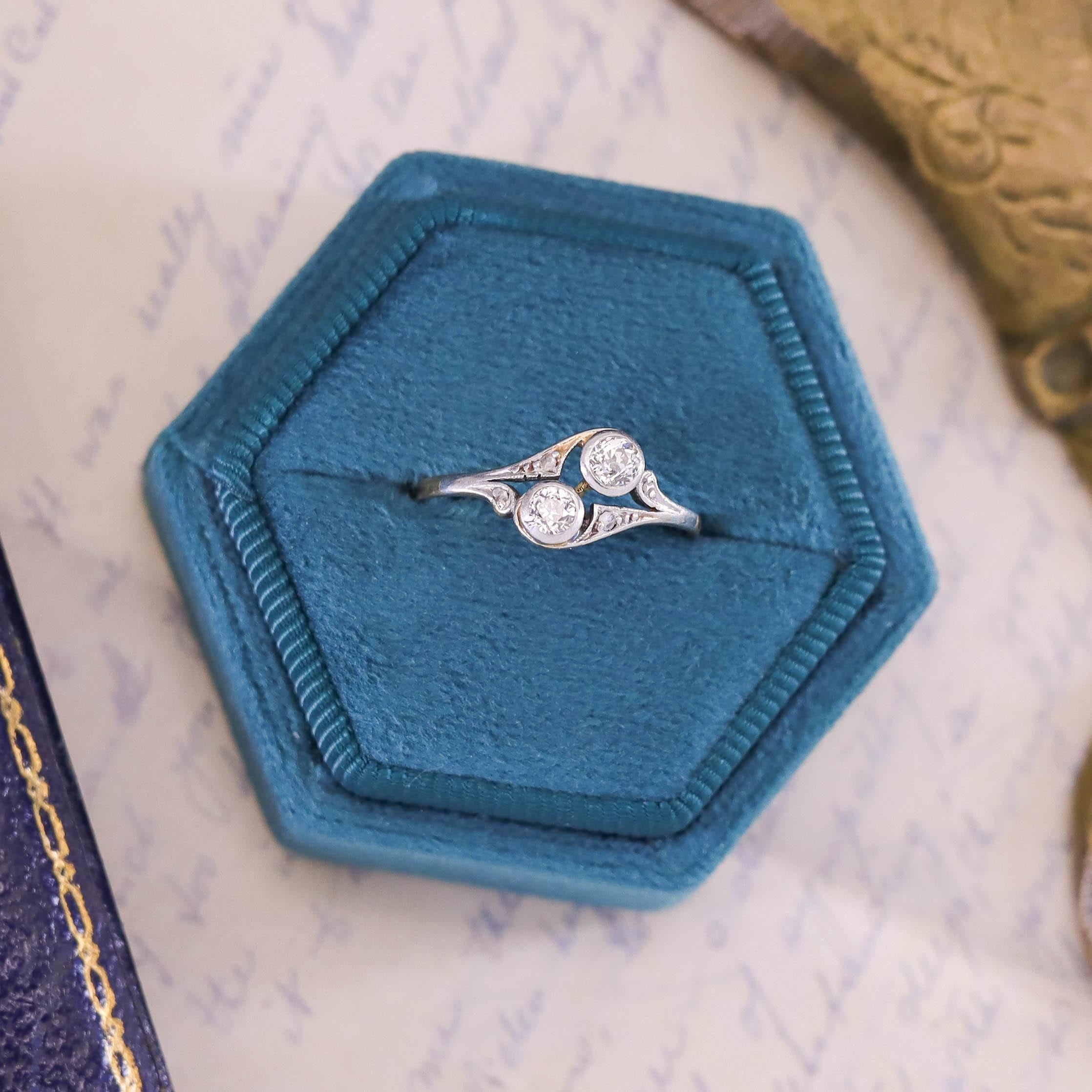 Bague ancienne Toi et Moi en or 14 carats et diamants Pour femmes en vente