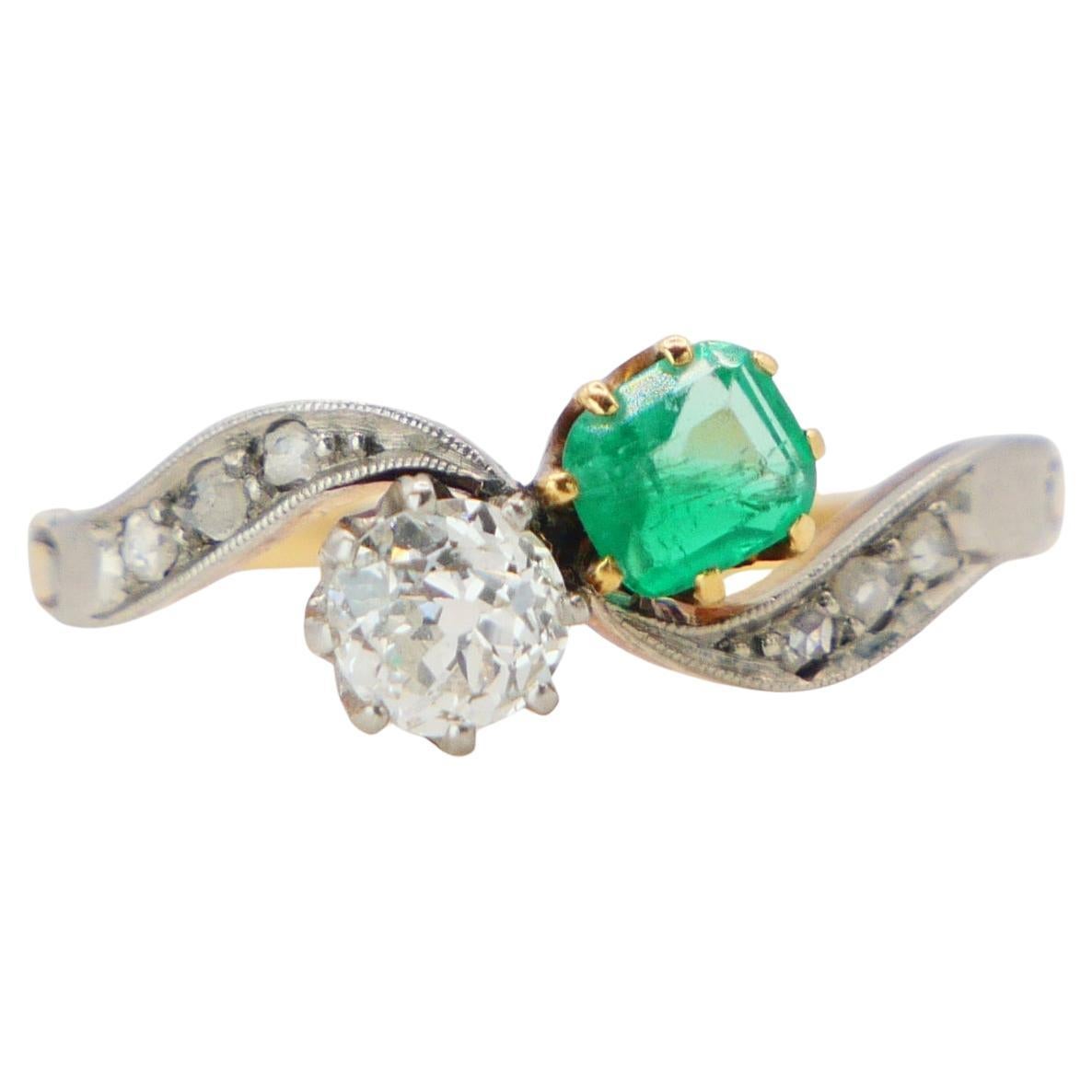 Antique Toi et Moi Ring natural 0.4ct Emerald 0.4ct. Diamond 14K Gold Ø5.75/2.2g For Sale