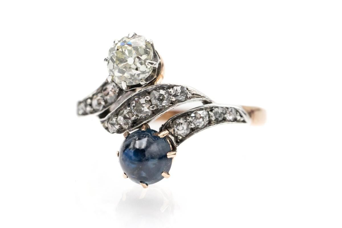 Old European Cut Antique toi et moi ring with diamonds and cabochon-cut sapphire, early 20th cent For Sale