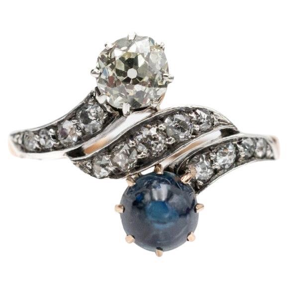 Antique toi et moi ring with diamonds and cabochon-cut sapphire, early 20th cent For Sale