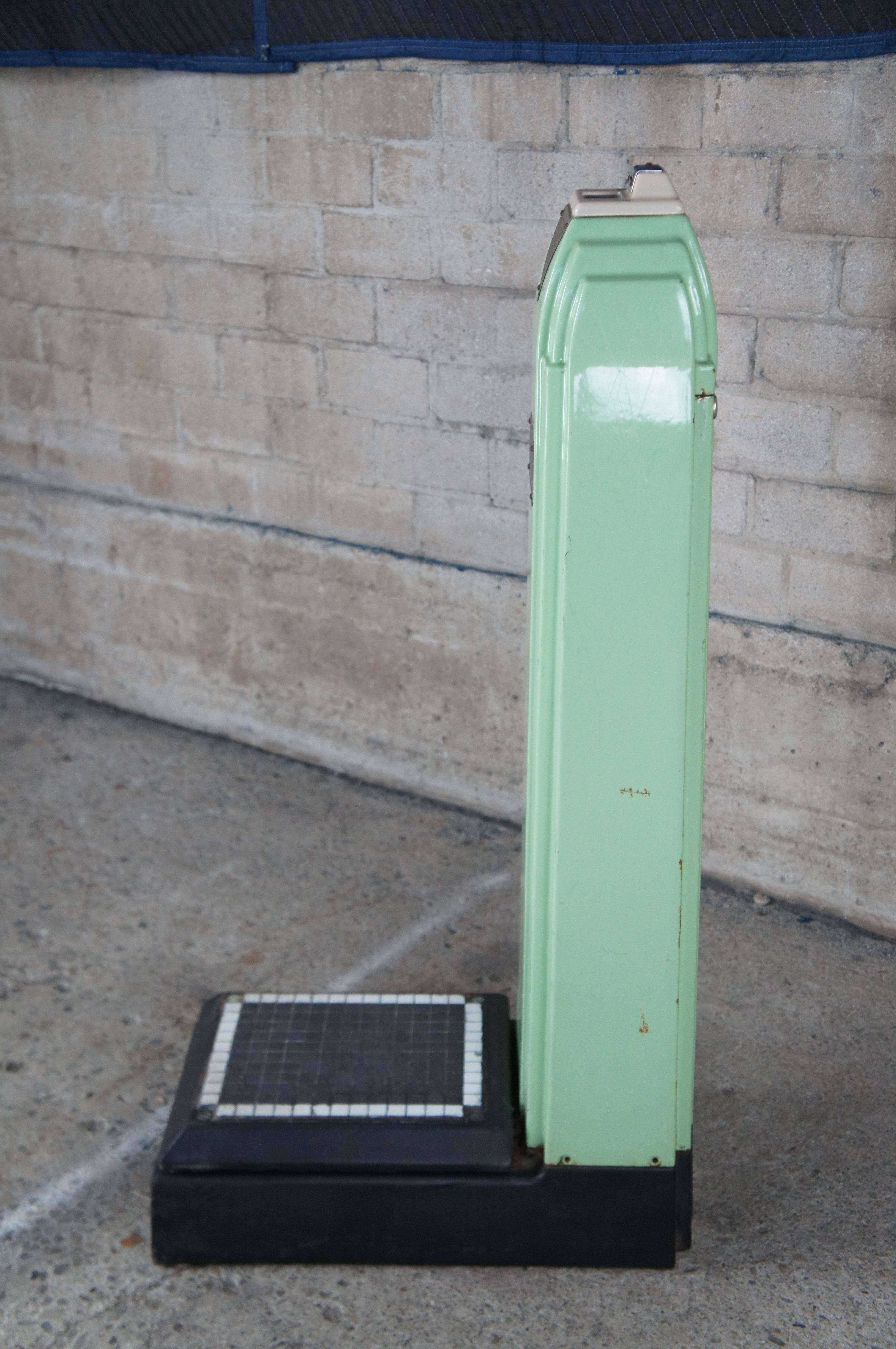 Antique Toledo 8400A Américain Art Déco Penny Coin Scale en porcelaine émaillée verte en vente 3