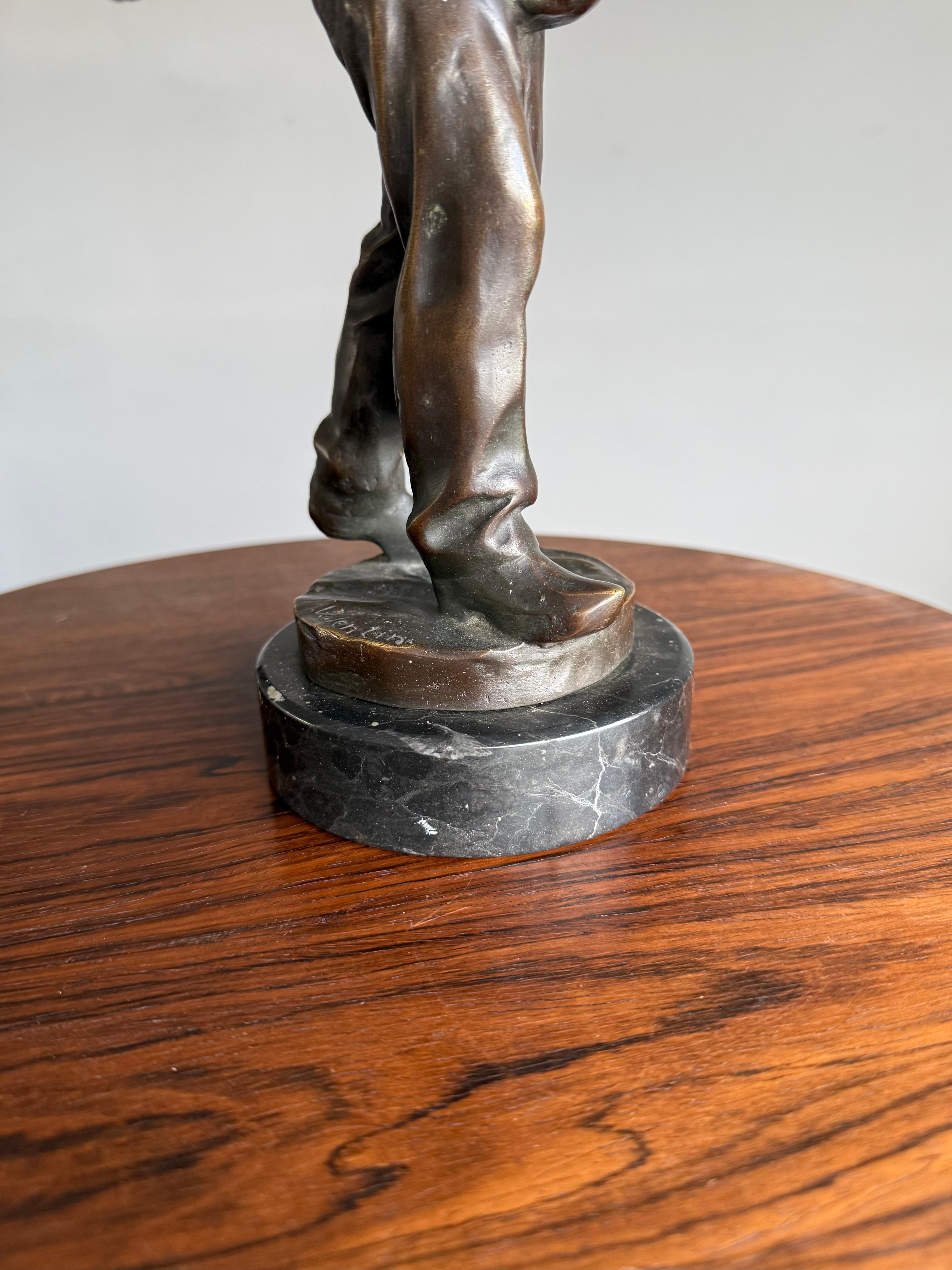 Escultura antigua de bronce de primera calidad de un trabajador de la tierra / sembrador masculino de Max Valentin en venta 10