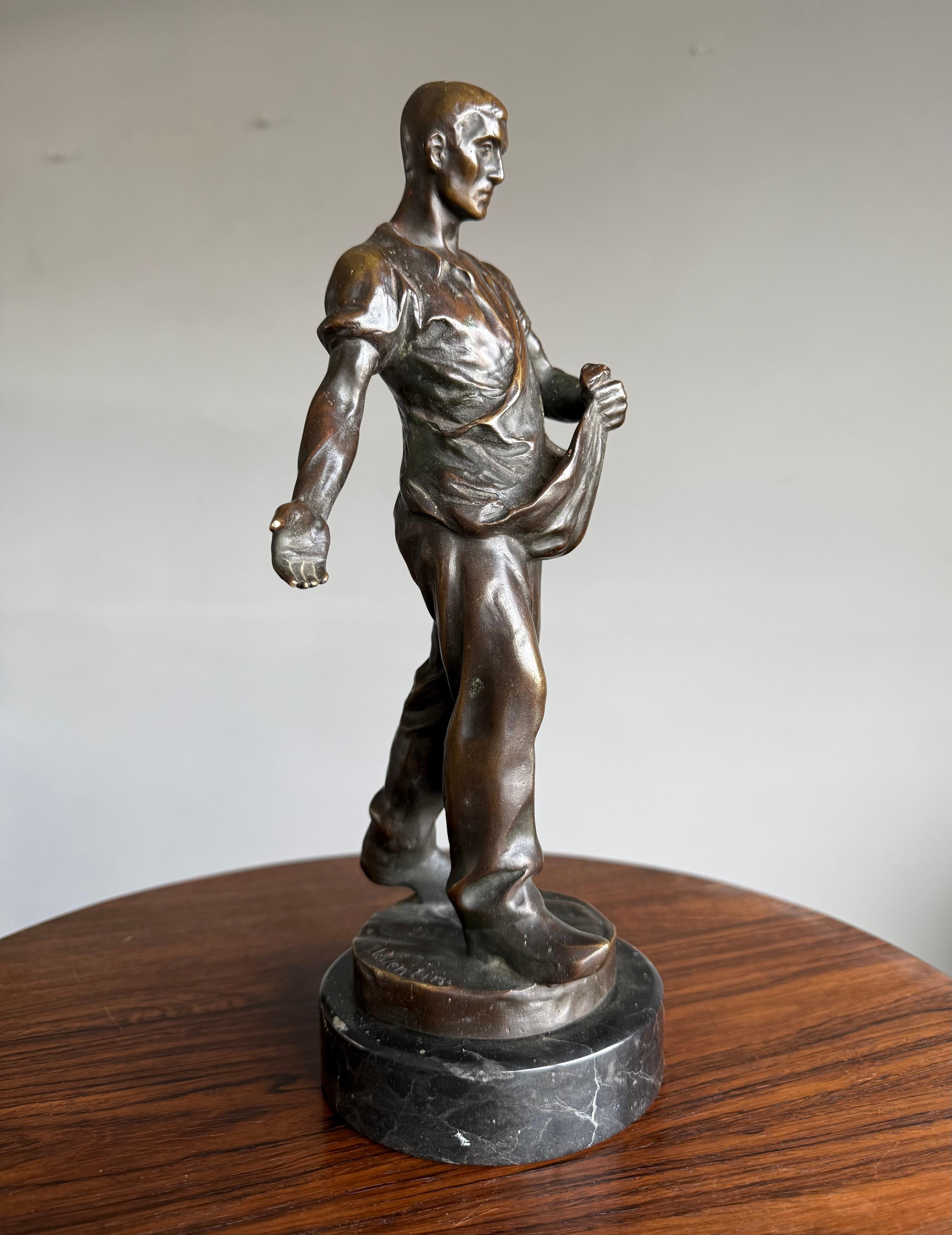 Escultura antigua de bronce de primera calidad de un trabajador de la tierra / sembrador masculino de Max Valentin Artes y manualidades en venta