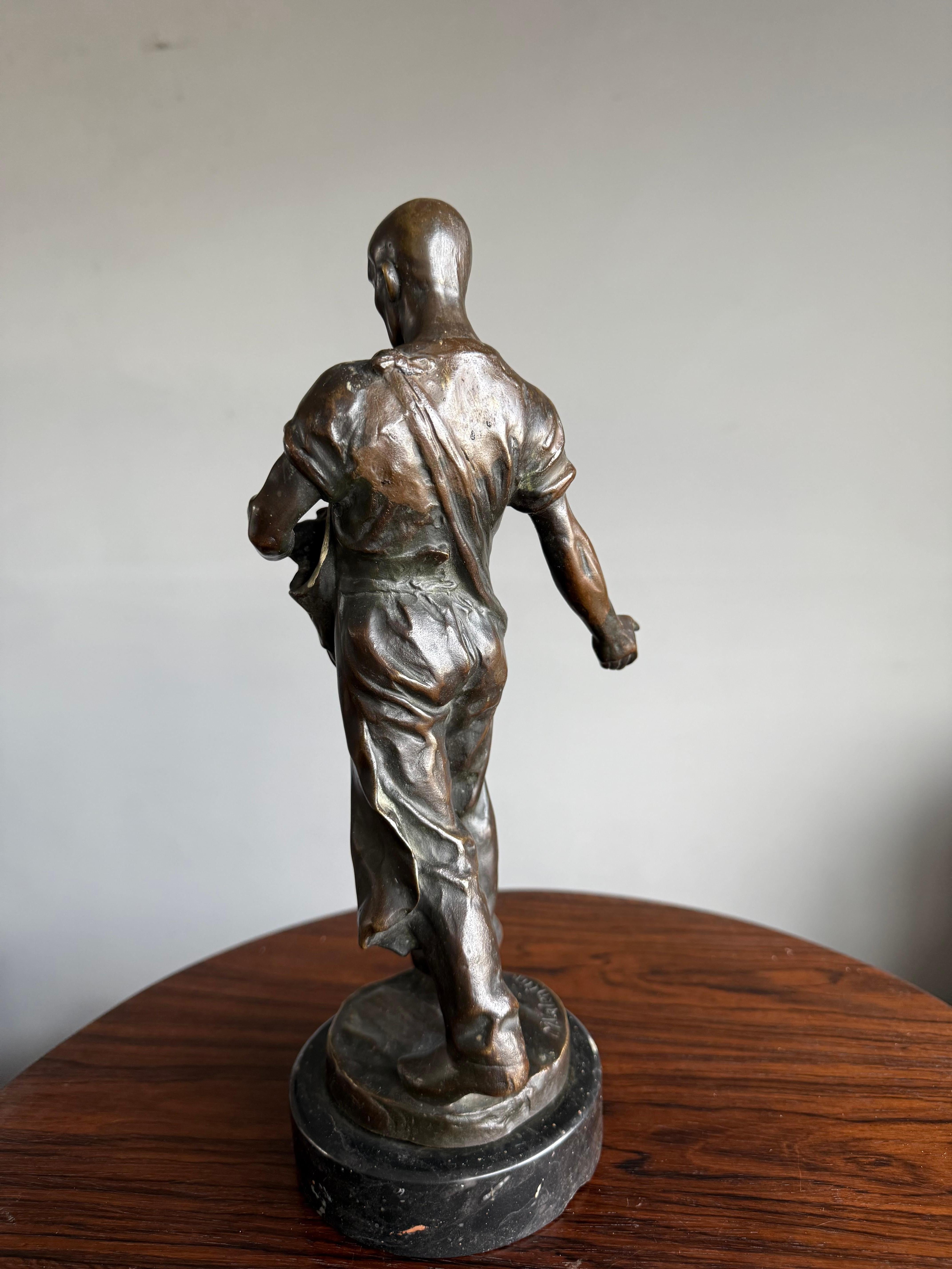 Escultura antigua de bronce de primera calidad de un trabajador de la tierra / sembrador masculino de Max Valentin en Bueno estado para la venta en Lisse, NL