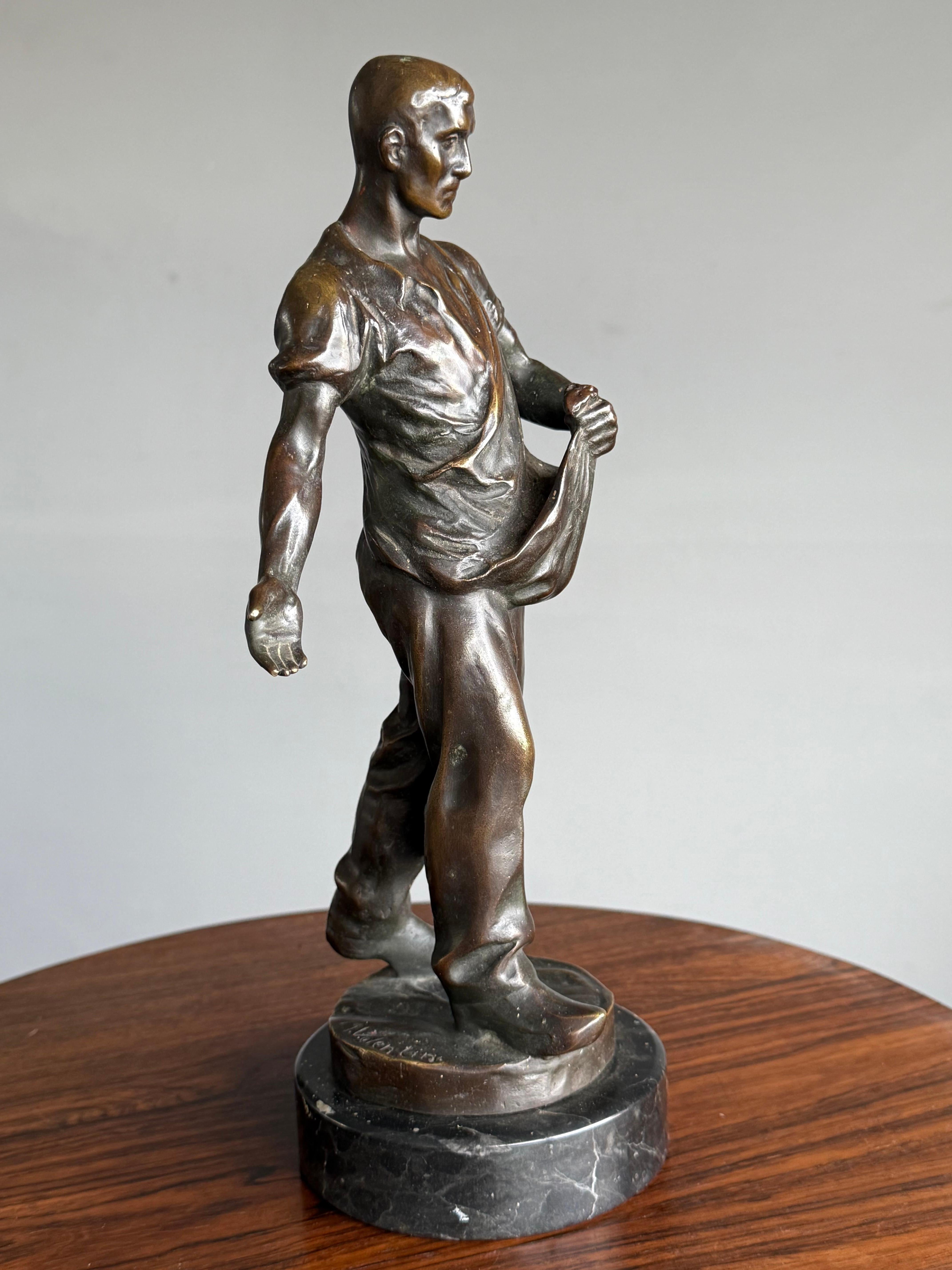 Escultura antigua de bronce de primera calidad de un trabajador de la tierra / sembrador masculino de Max Valentin Bronce en venta