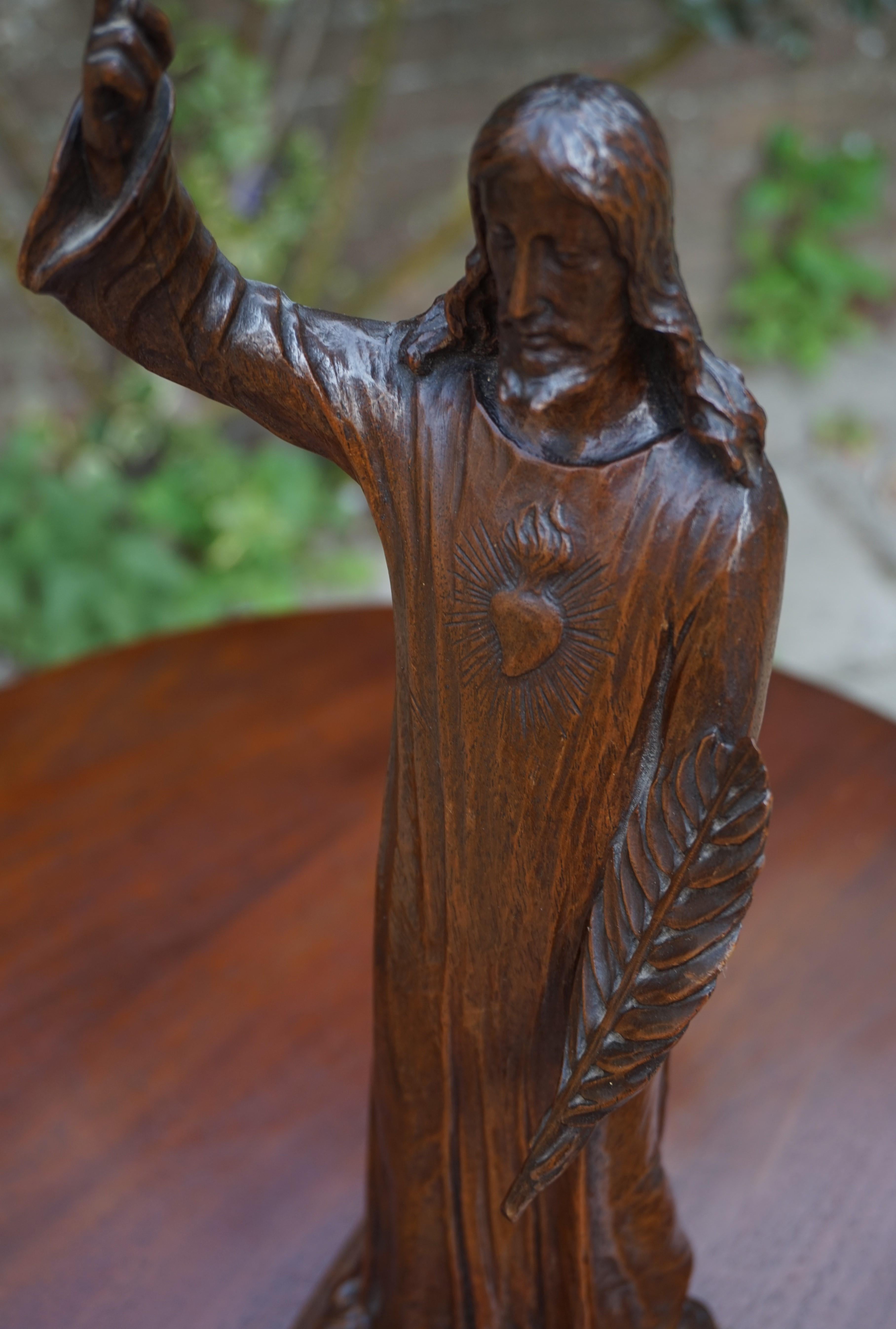 Antique Quality Carved Solid Nutwood Christ with Palm Leaf Sculpture / Statuette For Sale 3
