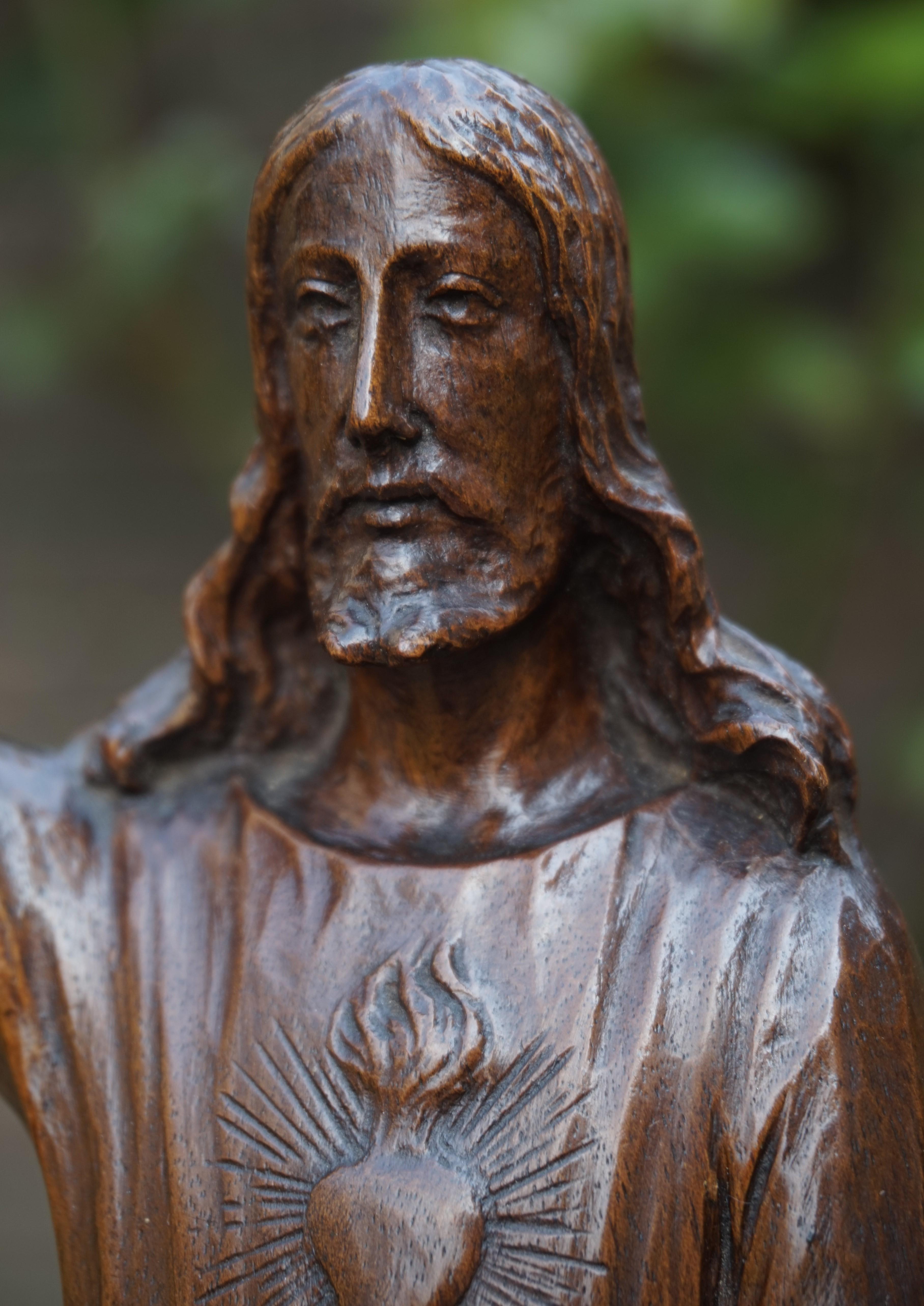 Antique Quality Carved Solid Nutwood Christ with Palm Leaf Sculpture / Statuette For Sale 10