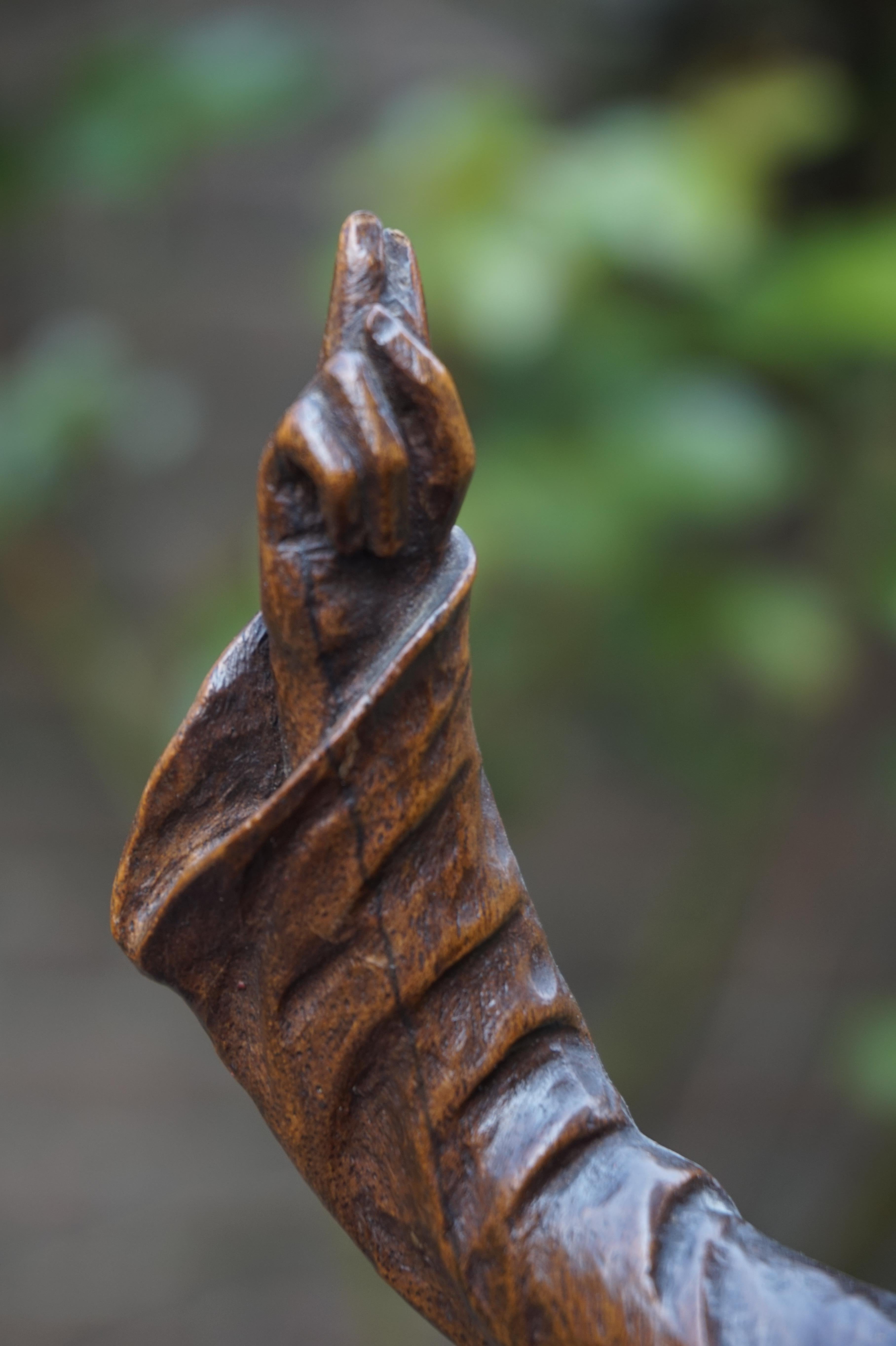 Antike Qualität geschnitzt Massivnussholz Christus mit Palmenblatt Skulptur / Statuette im Zustand „Hervorragend“ im Angebot in Lisse, NL