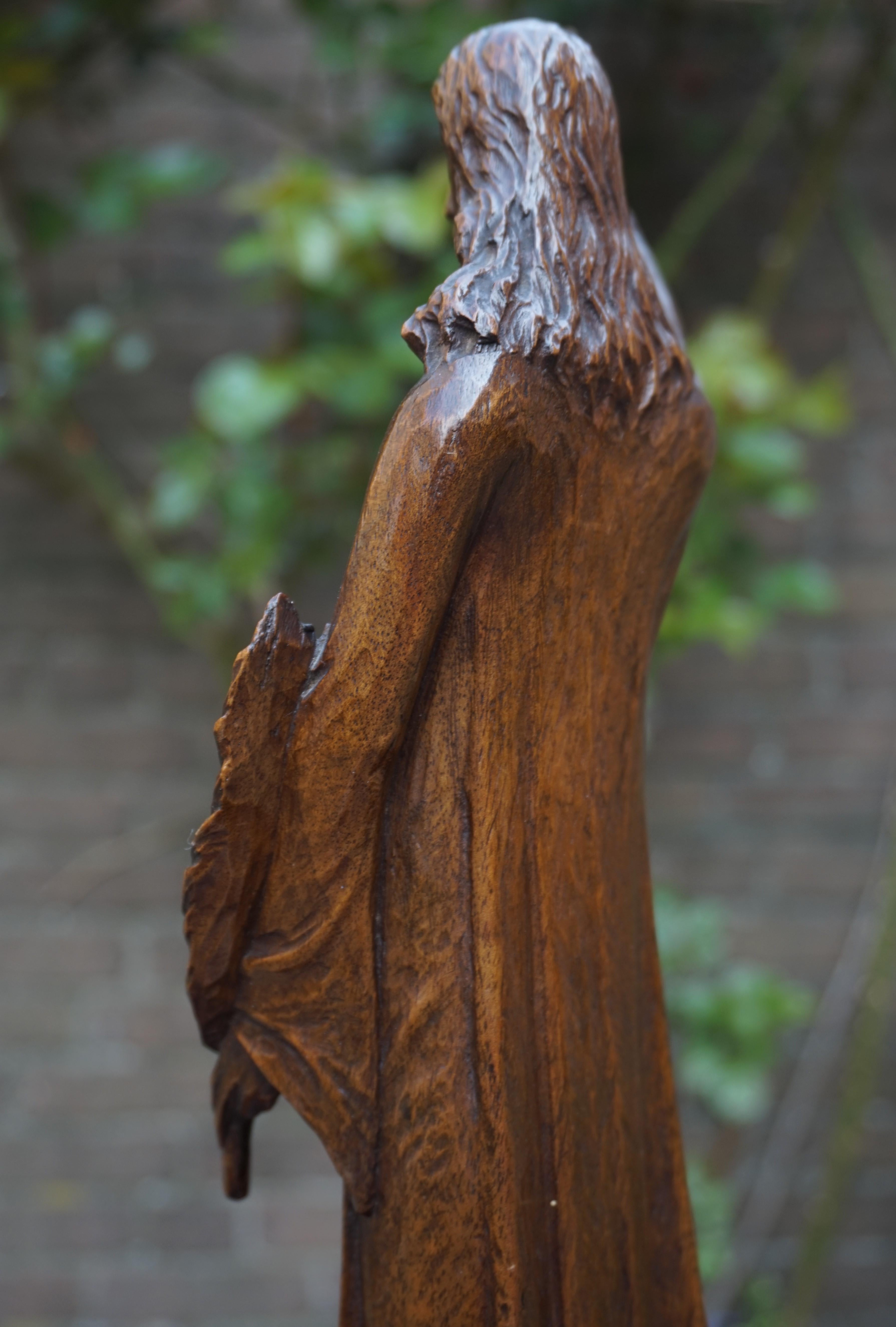 Antike Qualität geschnitzt Massivnussholz Christus mit Palmenblatt Skulptur / Statuette (Nussbaumholz) im Angebot