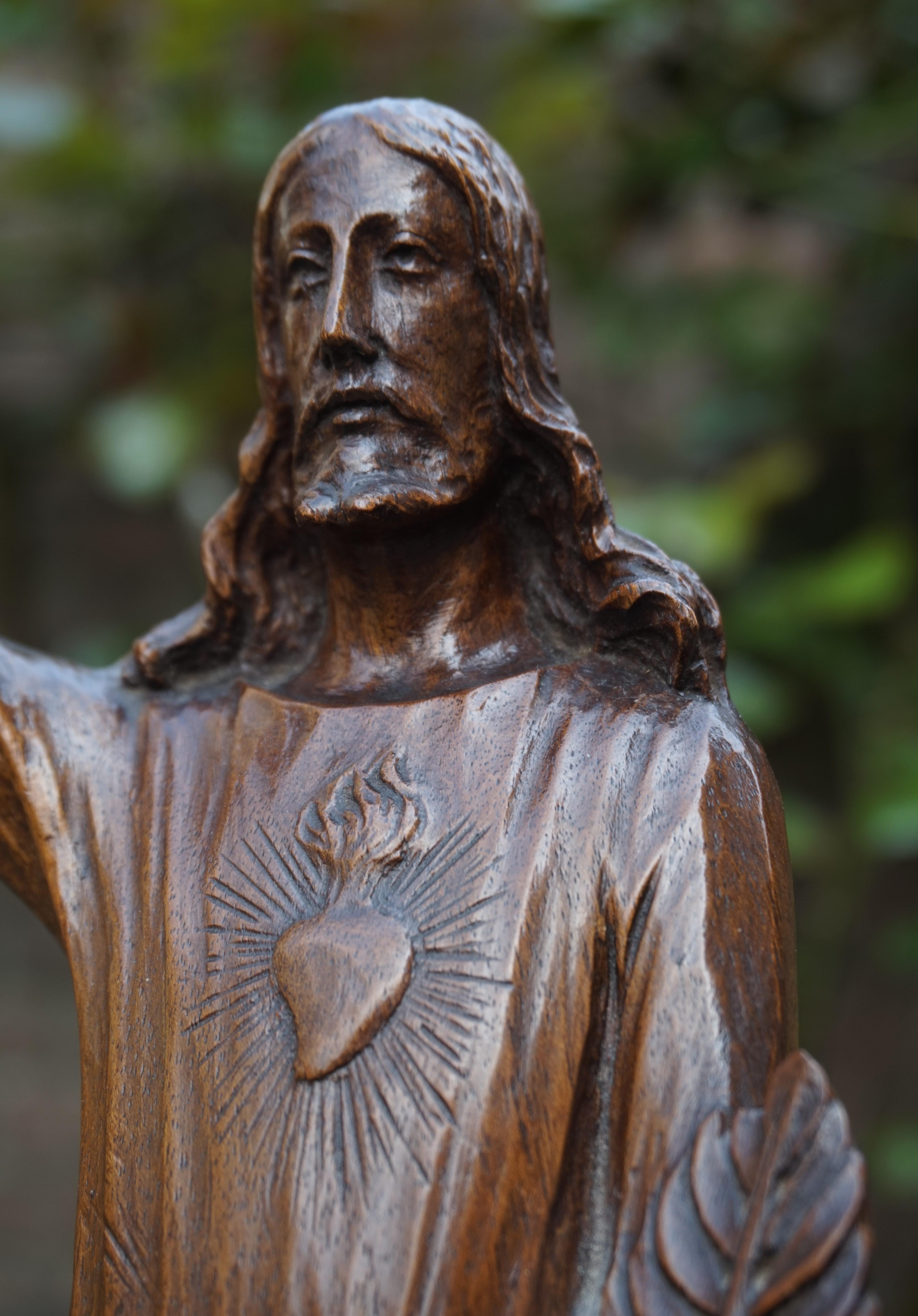 Antike Qualität geschnitzt Massivnussholz Christus mit Palmenblatt Skulptur / Statuette im Angebot 1