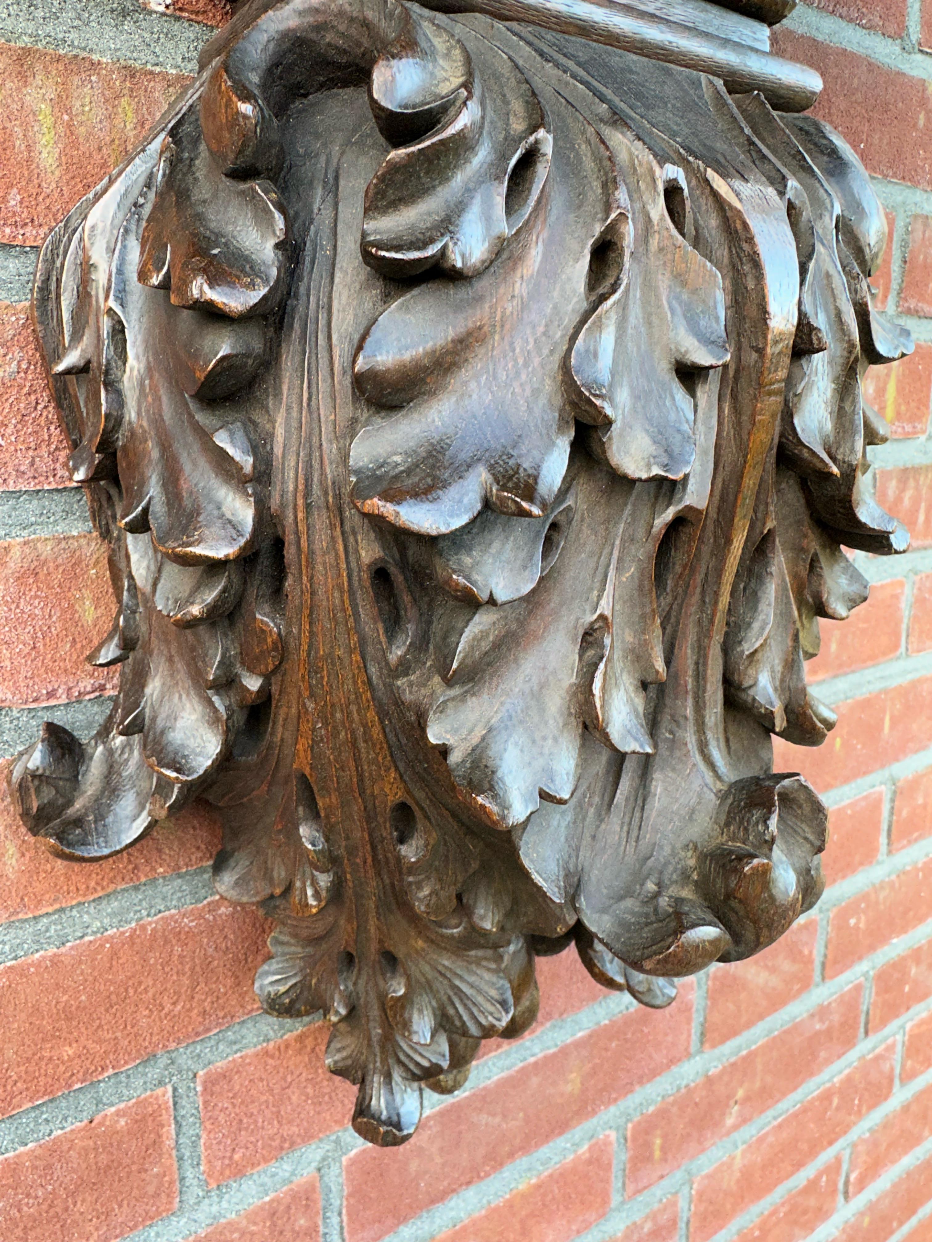 Wonderful and deeply carved Victorian wall bracket Corbel.

This all handcrafted, Victorian masterpiece has the most wonderful shape and patina. The organic shape and the natural flowing of the deeply carved, acanthus leaf is an absolute joy to