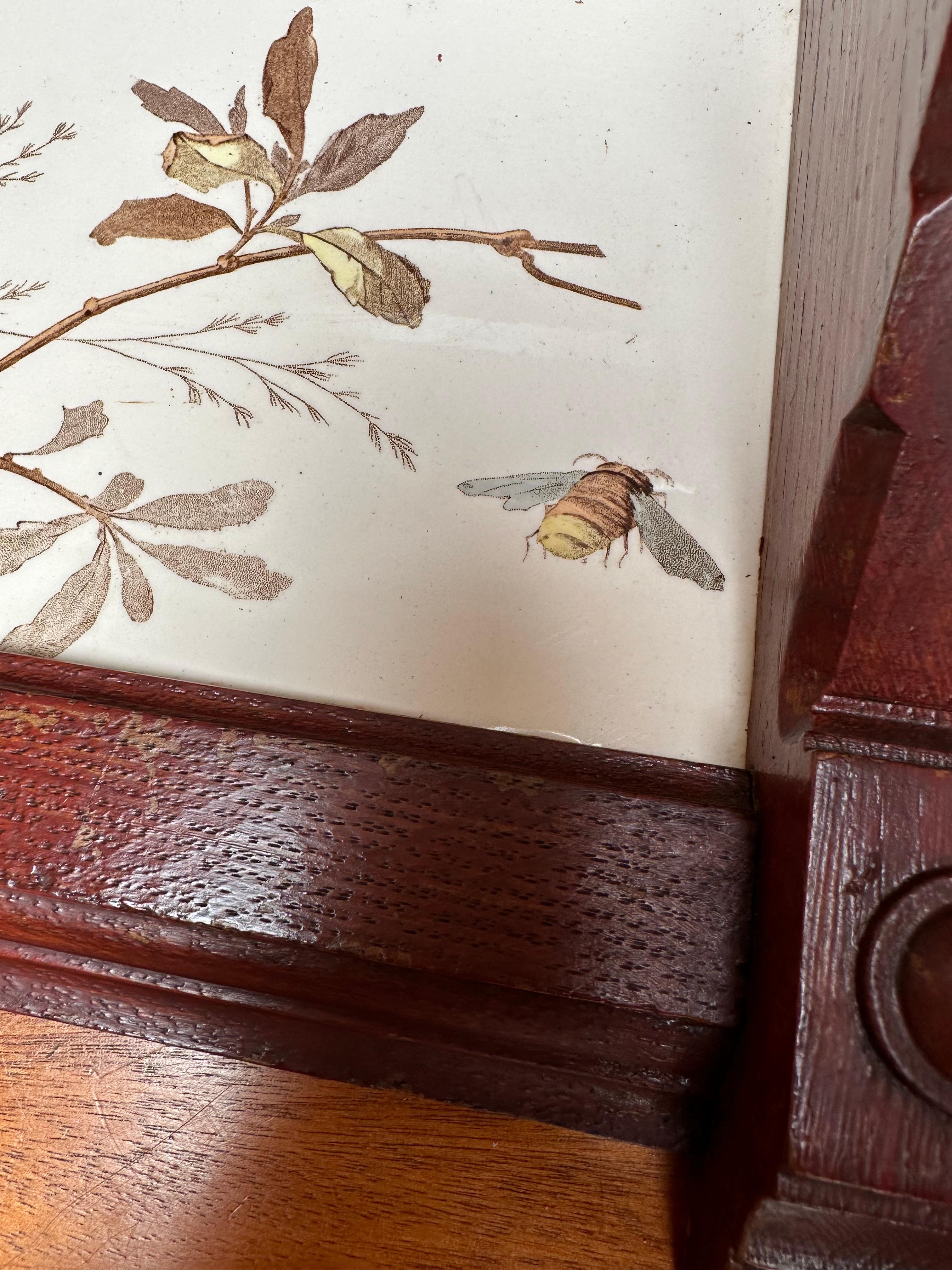 Antike & Top Qualität Wandhalterung / Regal w. Handbemalte, glasierte Porzellanfliesen im Angebot 11