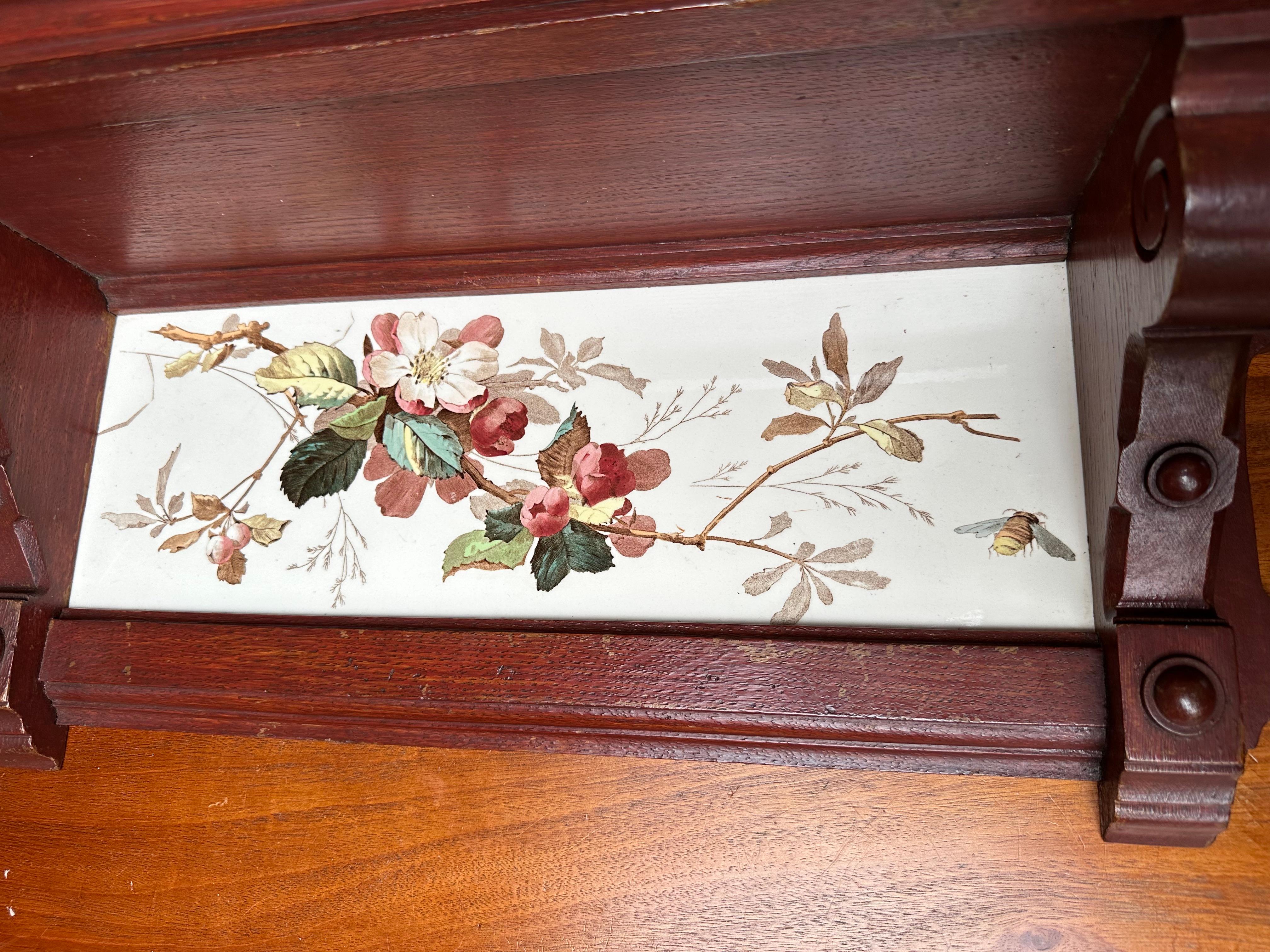Antique & Top Quality Wall Bracket / Shelf w. Hand Painted Glazed Porcelain Tile In Good Condition For Sale In Lisse, NL