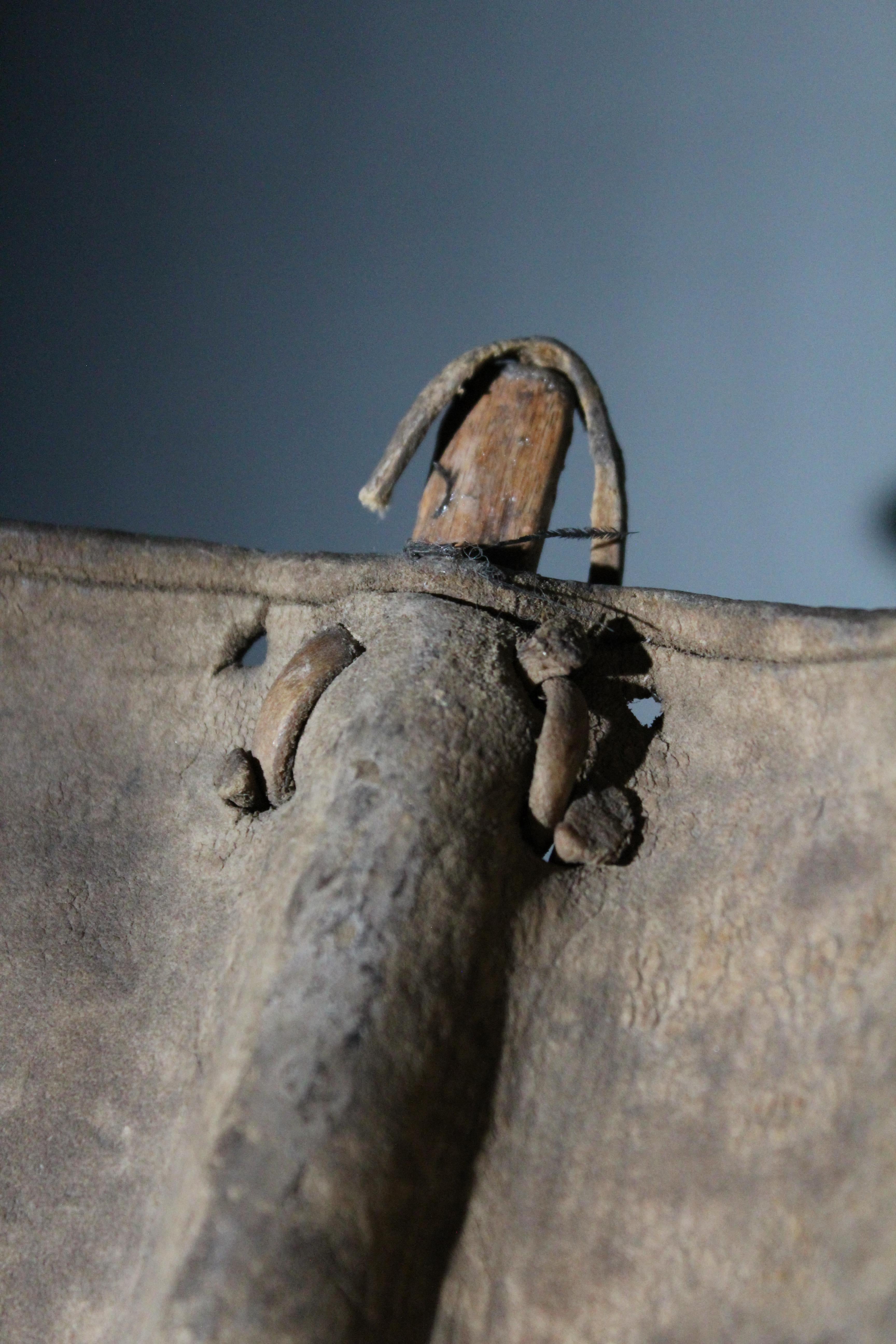 Antiker Toposa-Schild im Angebot 1