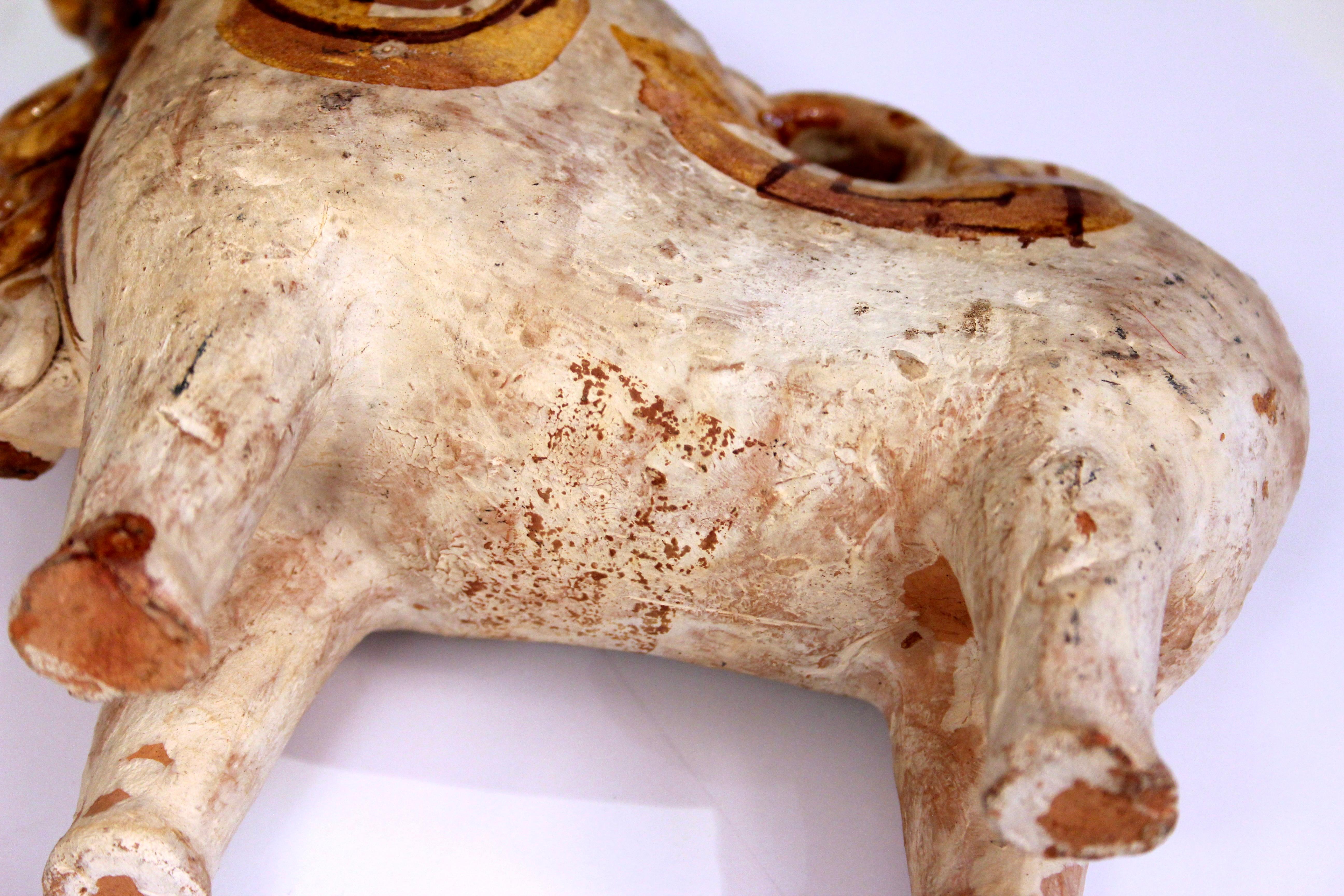 Antiguo Torito de Pucara Cerámica Popular Peruana Figura Toro Ceremonial Hecho a mano en venta