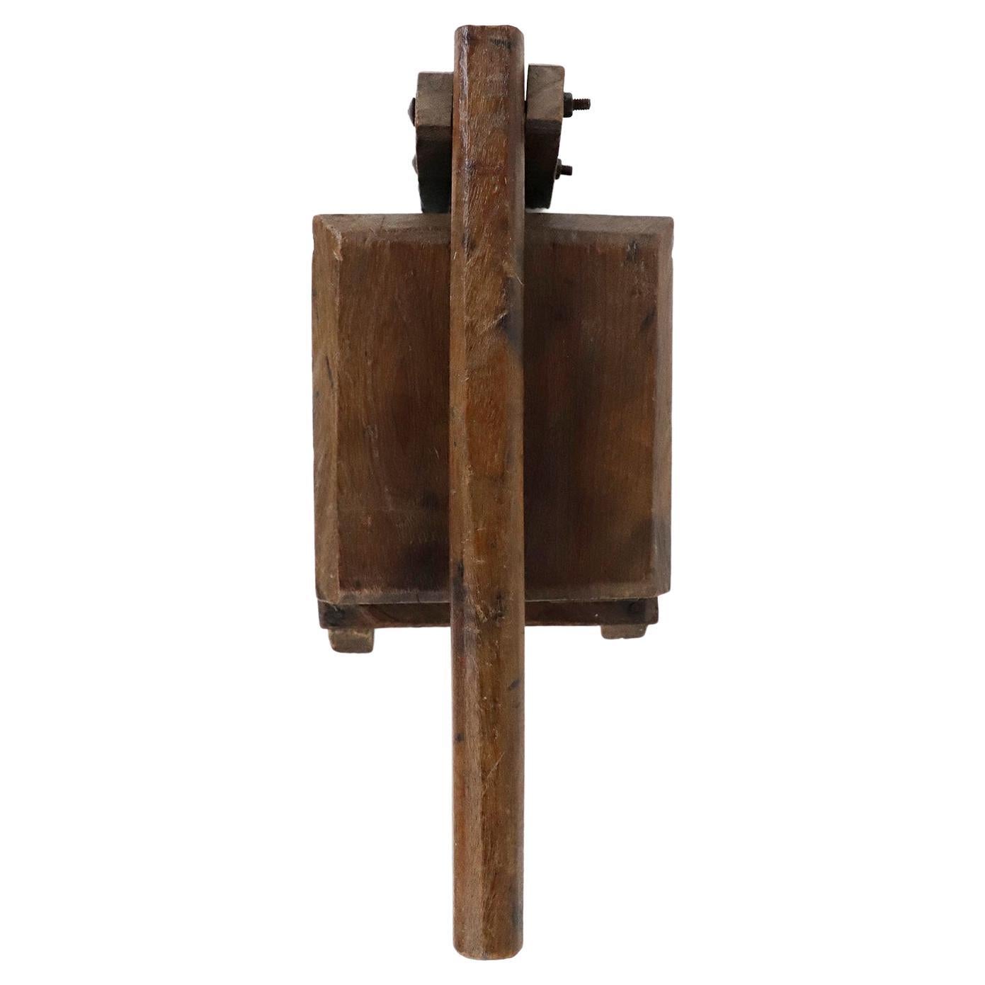 Antiker Tortilla-pressenhersteller aus Mesquite-Holz