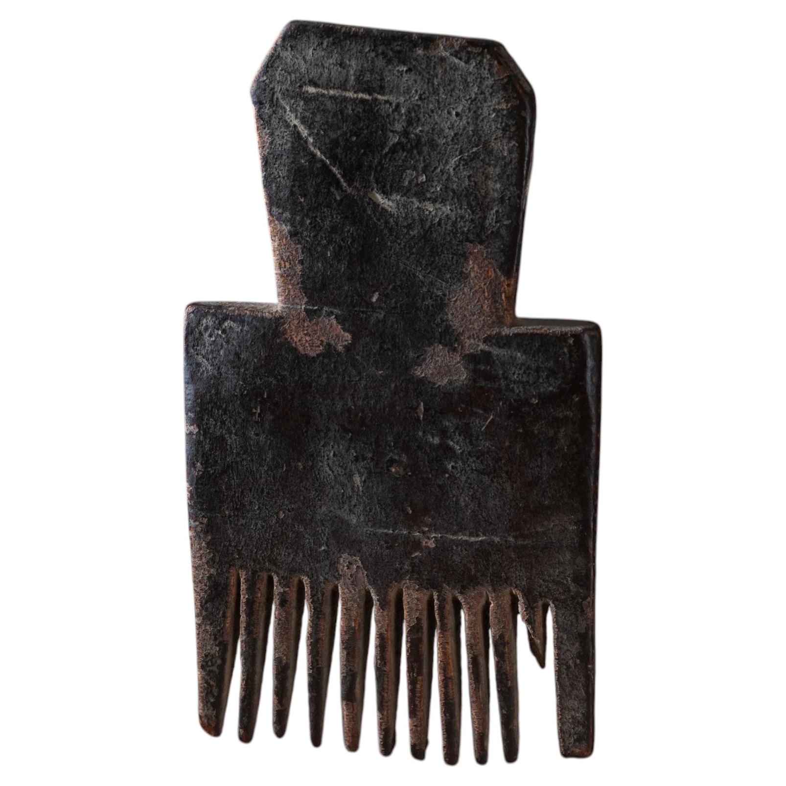 Peigne en bois sculpté à la main par les Touaregs, début du XXe siècle – Art tribal africain sculptural