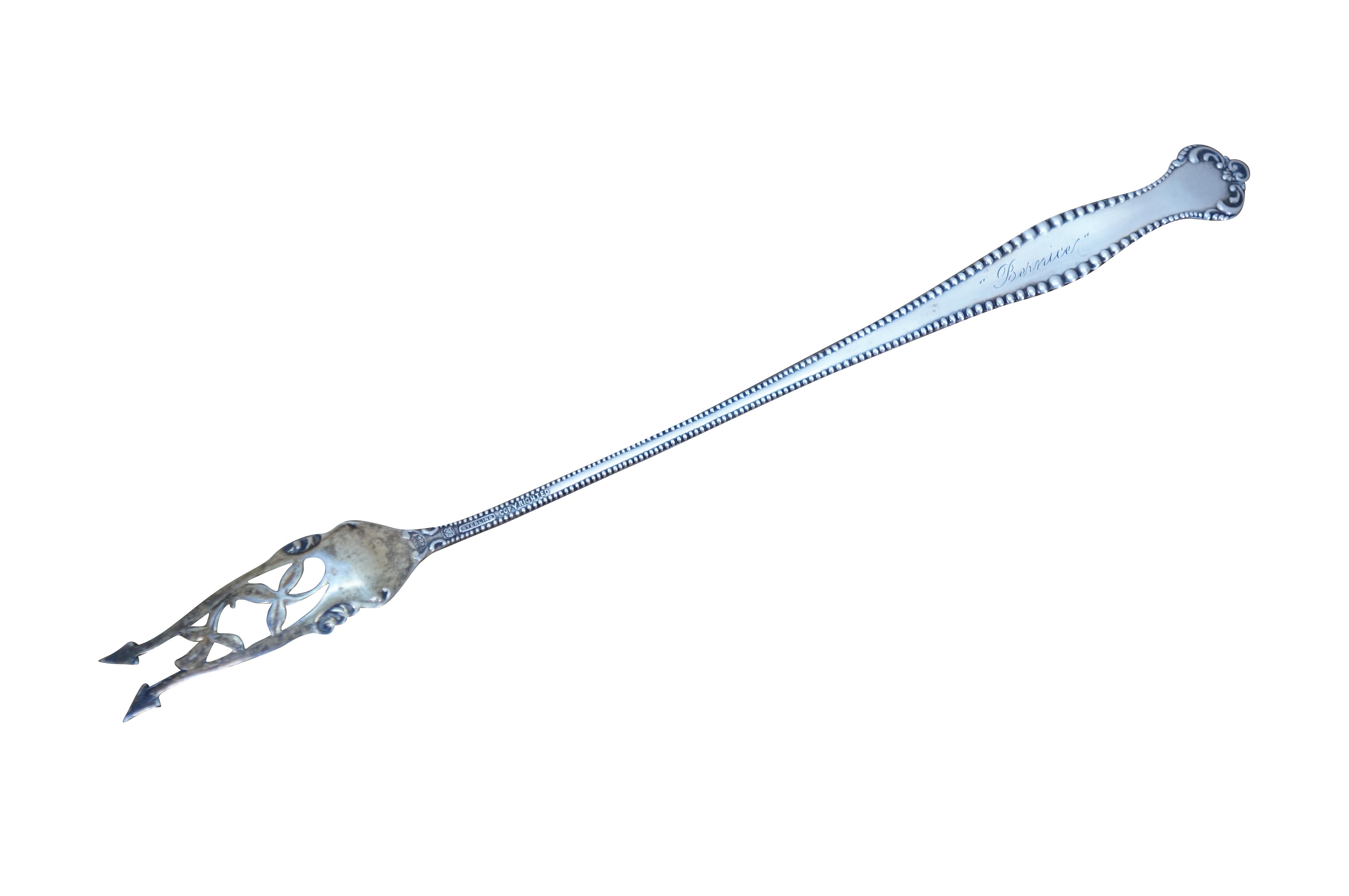 Américain Antique Towle Sterling Silver Long Canterbury Olive Pickle Serving Fork 25g 9