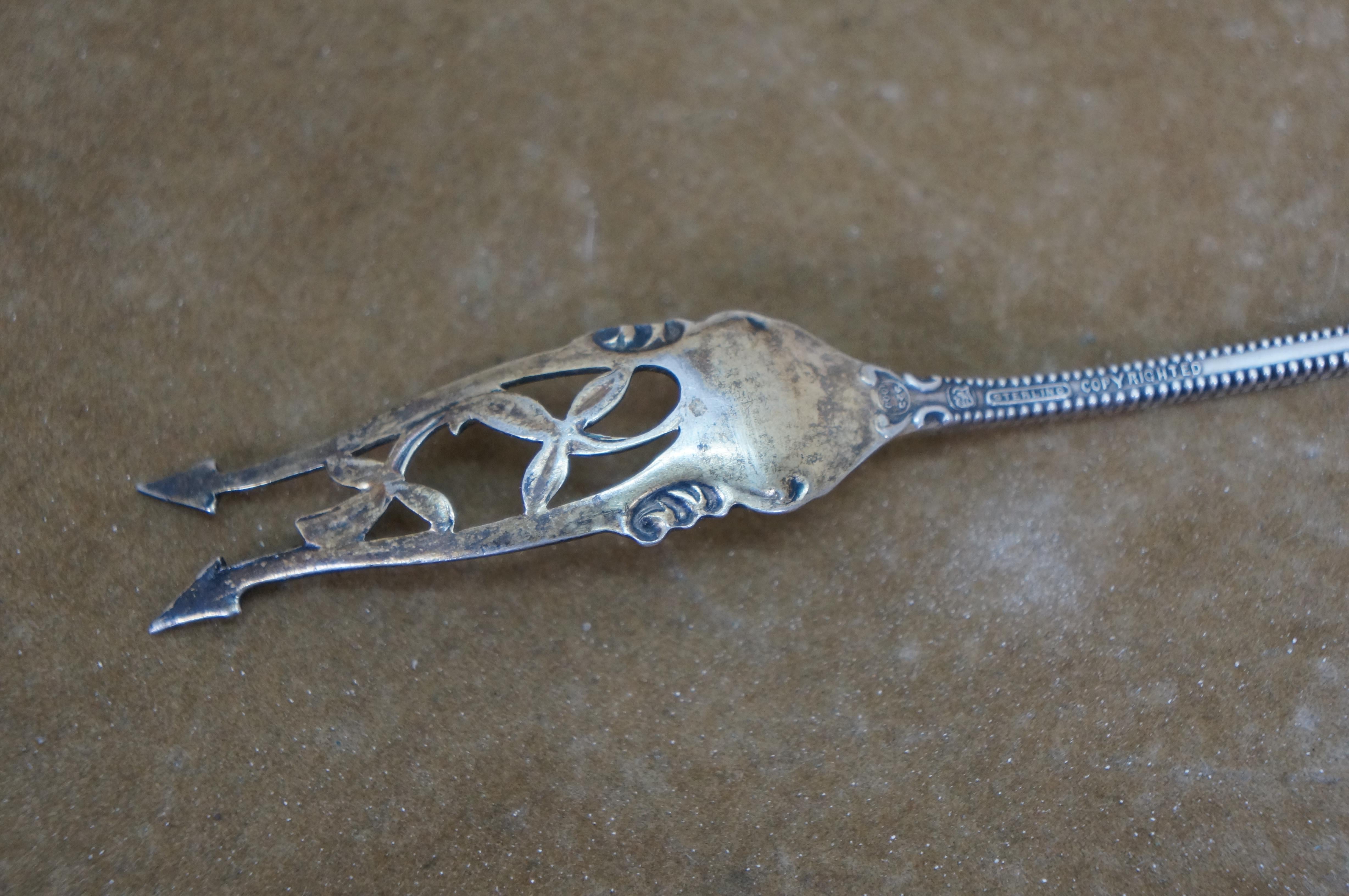 Antique Towle Sterling Silver Long Canterbury Olive Pickle Serving Fork 25g 9