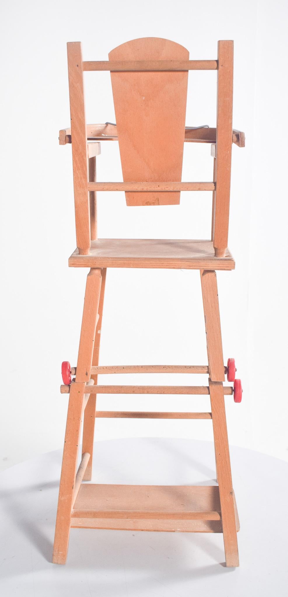 20ième siècle Chaise jouet ancienne en bois en vente