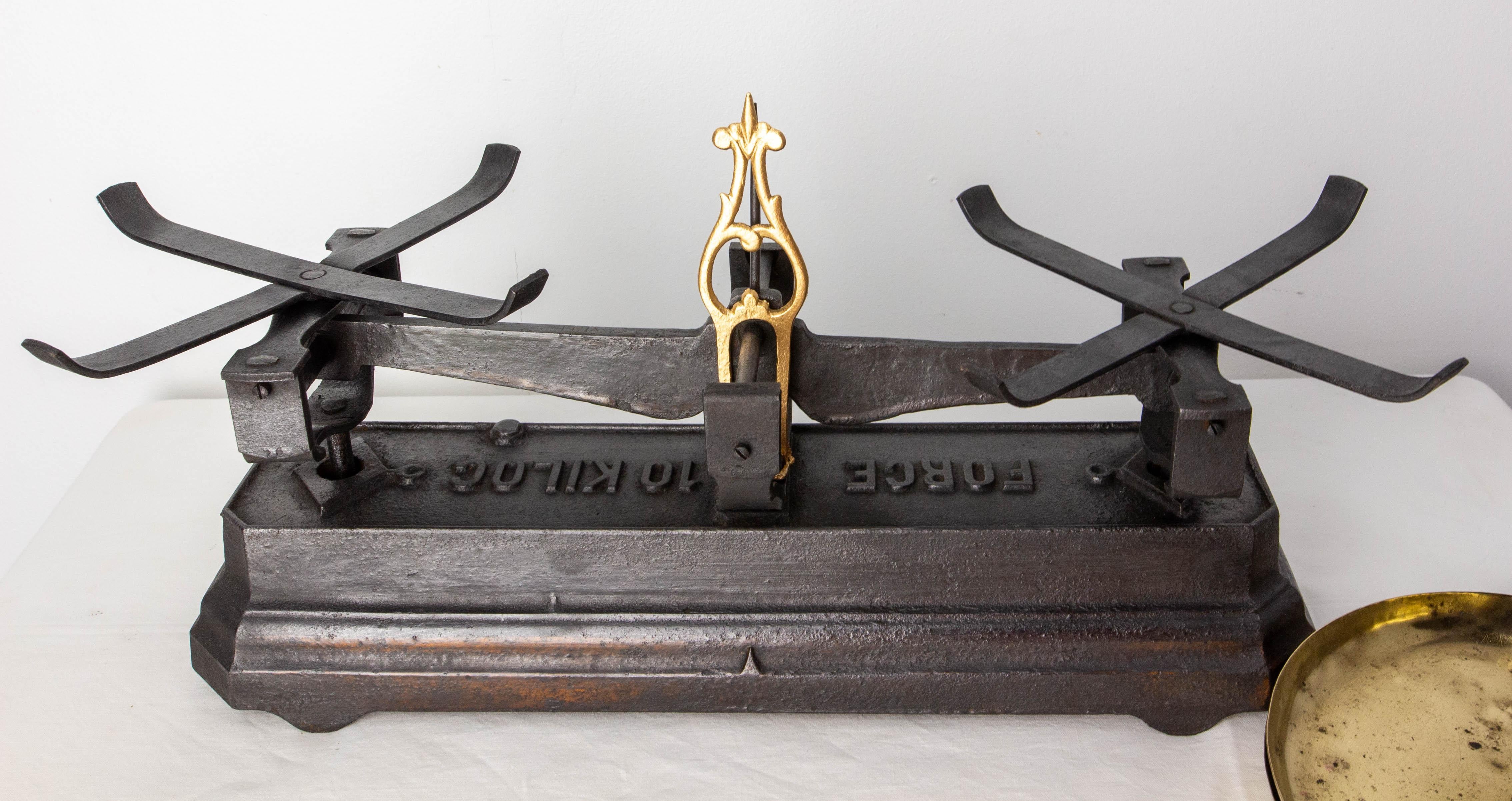 Antique Trade Scale Brass and Cast Iron, France, circa 1880 In Good Condition For Sale In Labrit, Landes