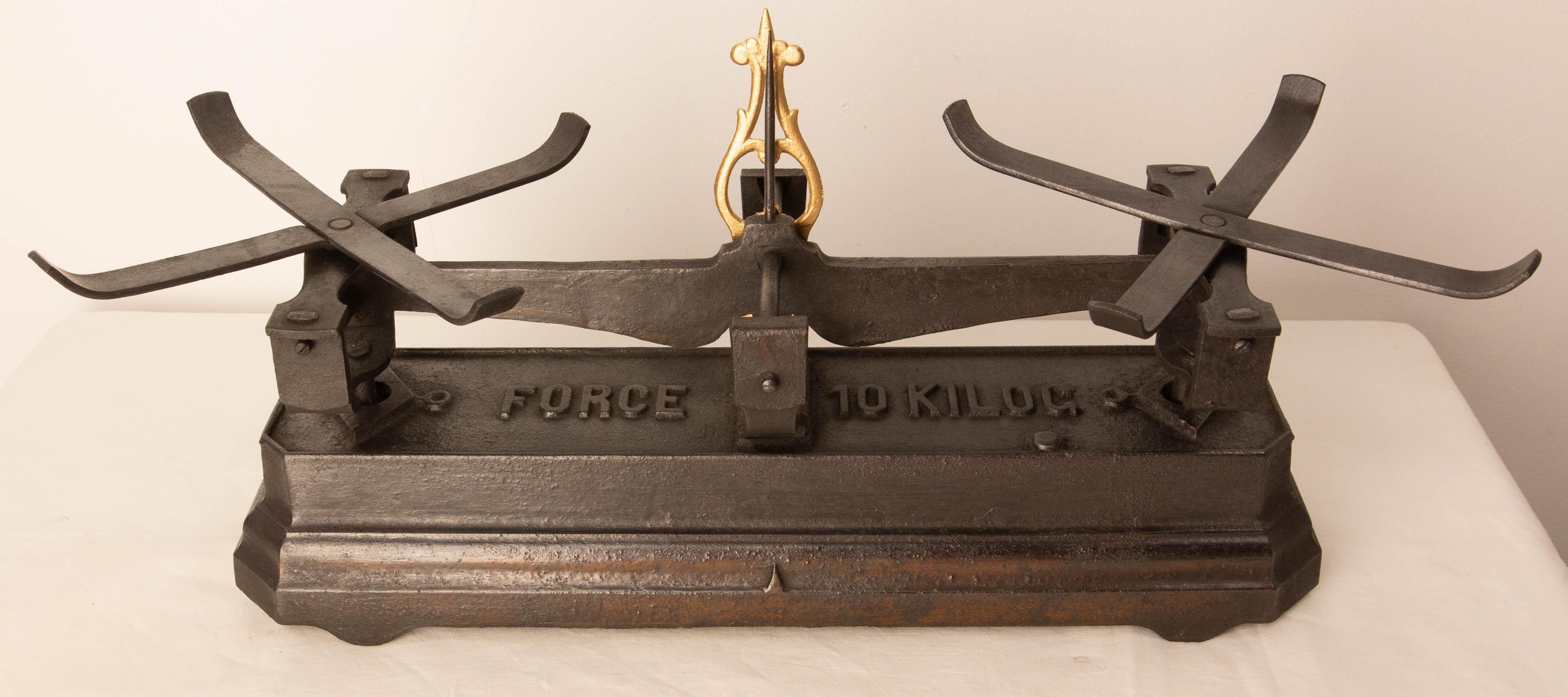 Antique Trade Scale Brass and Cast Iron, France, circa 1880 For Sale 2