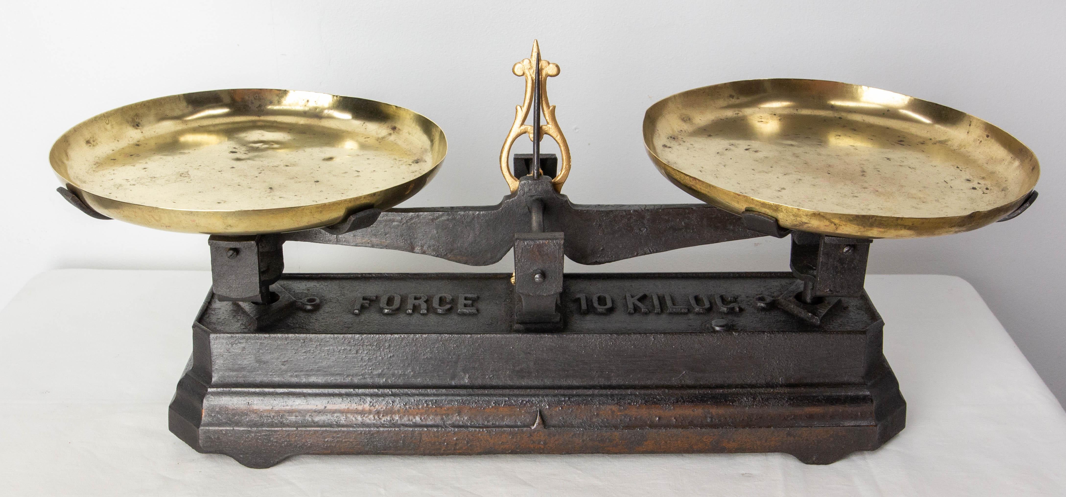 Antique Trade Scale Brass and Cast Iron, France, circa 1880 For Sale 3