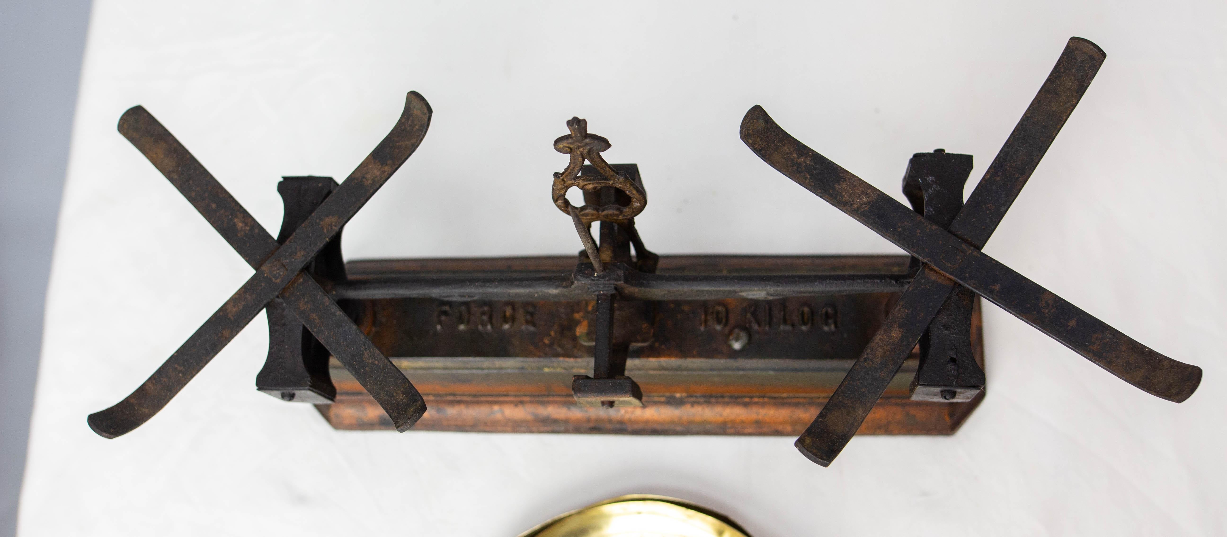 Antique Trade Scale Brass and Painted Cast Iron, France, circa 1880 In Good Condition For Sale In Labrit, Landes