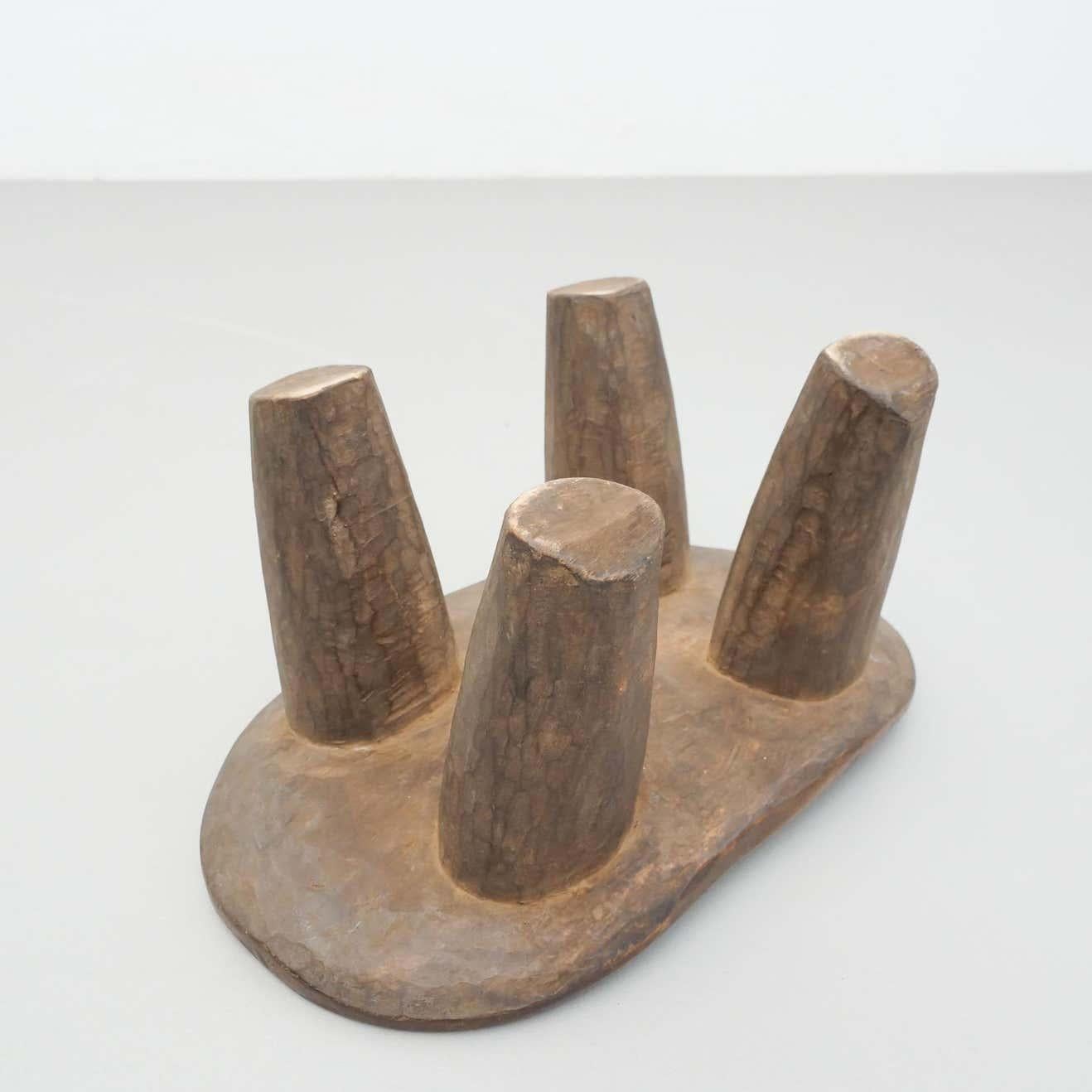 Antiker traditioneller afrikanischer Holzhocker - CIRCA 1930 im Angebot 5