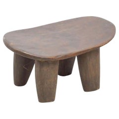 Antiguo taburete tradicional africano de madera, circa 1930