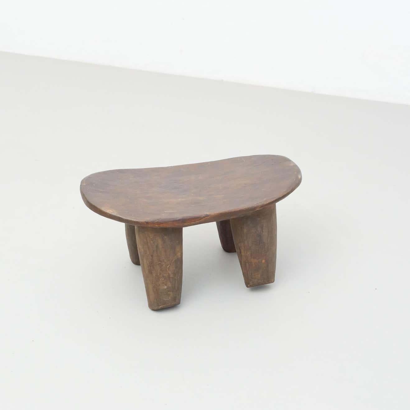 Antiker traditioneller afrikanischer Holzhocker - CIRCA 1930 im Zustand „Gut“ im Angebot in Barcelona, ES