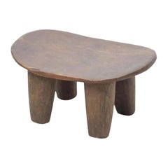 Antiker traditioneller afrikanischer Holzhocker, um 1930