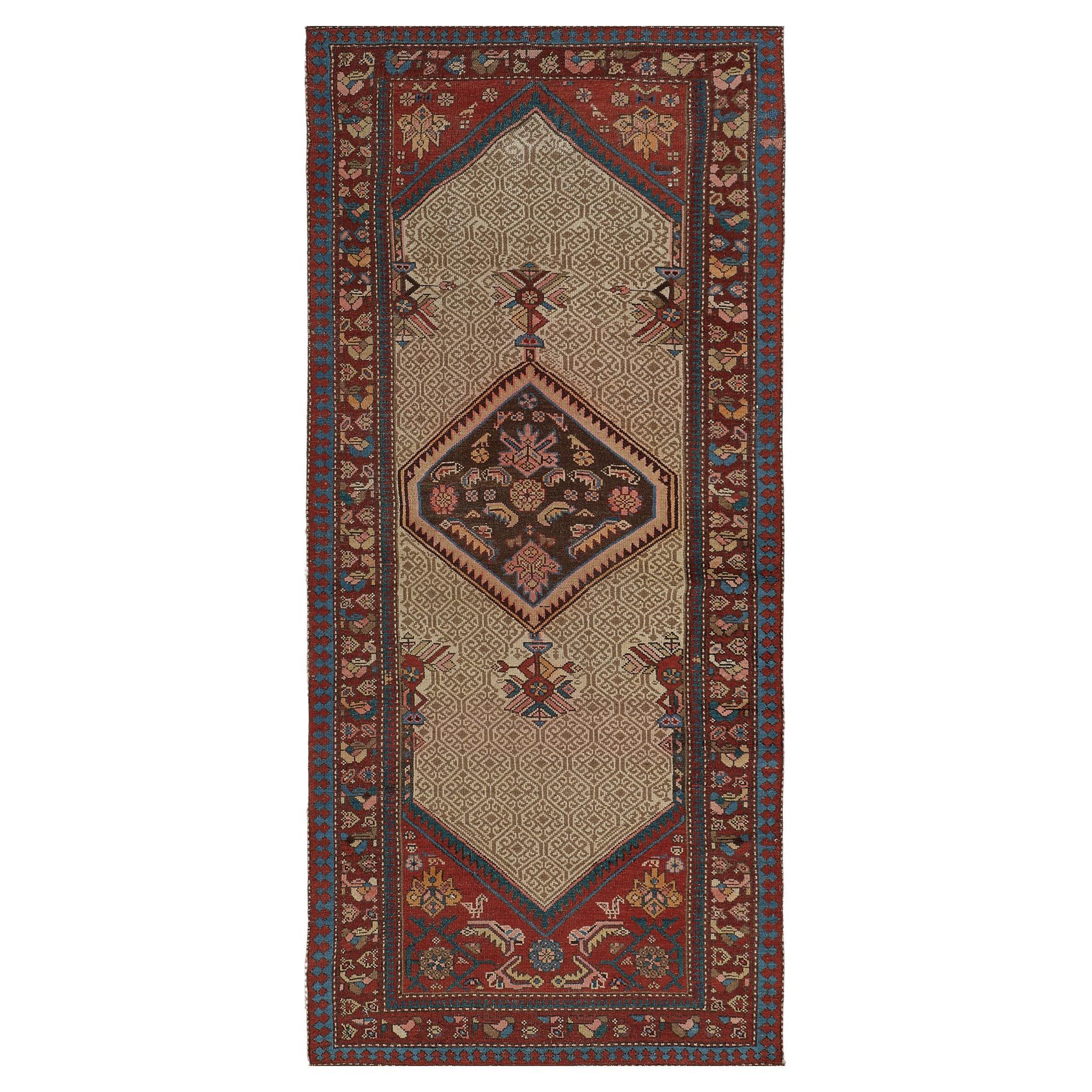Antique Chemin de table traditionnel en laine persane de couleur camel-brown 