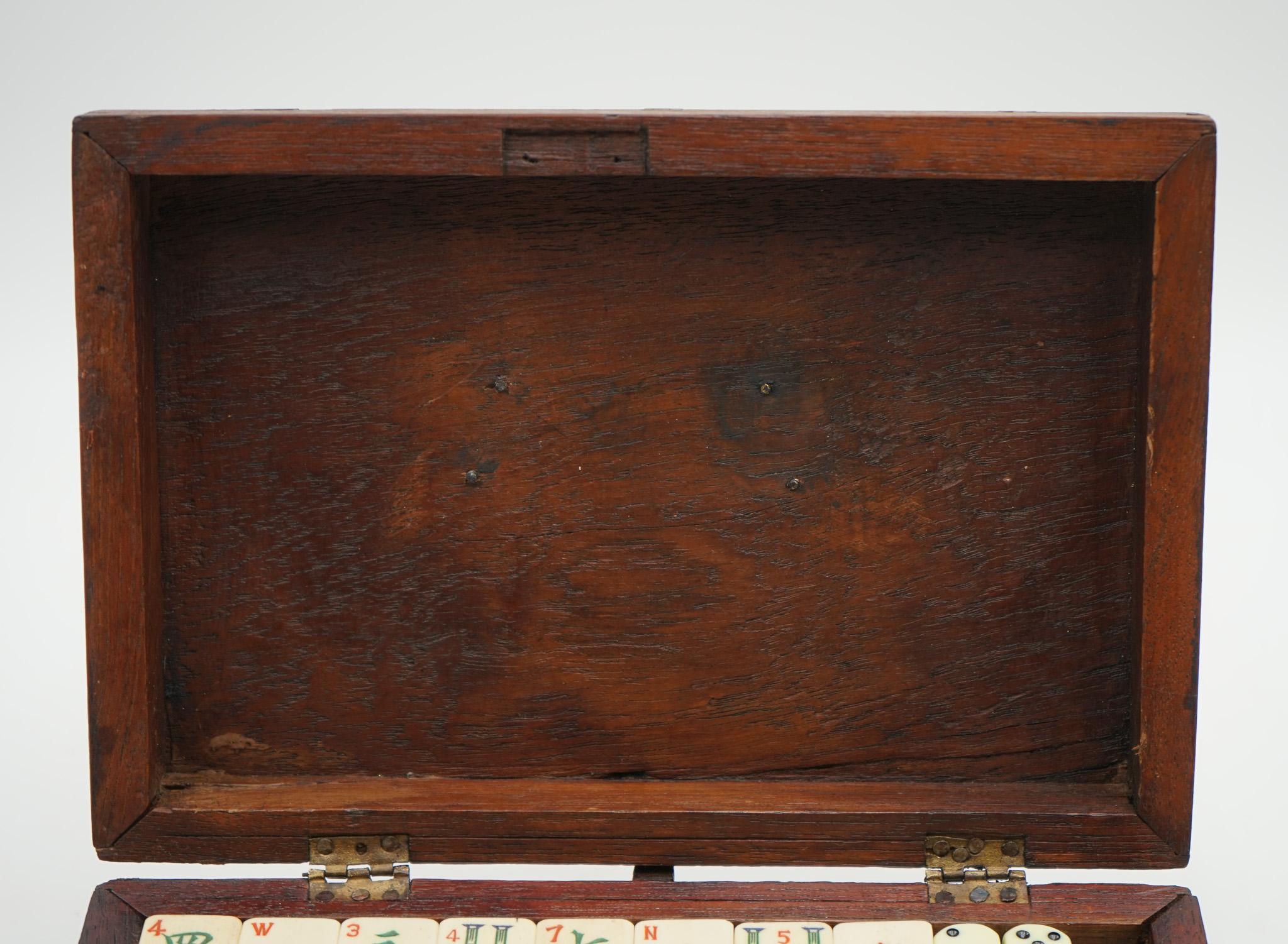 ANTIGUO JUEGO DE MAHJONG TRADICIONAL CHINO CON 144 TiLES en Bueno estado para la venta en Pulborough, GB