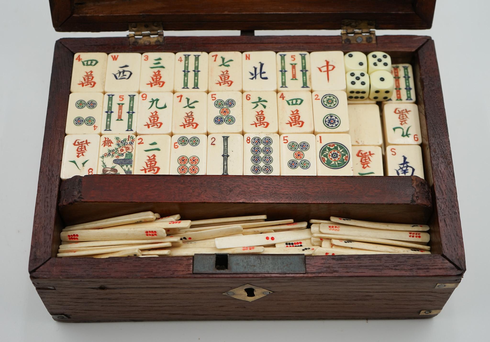ANTIGUO JUEGO DE MAHJONG TRADICIONAL CHINO CON 144 TiLES siglo XX en venta